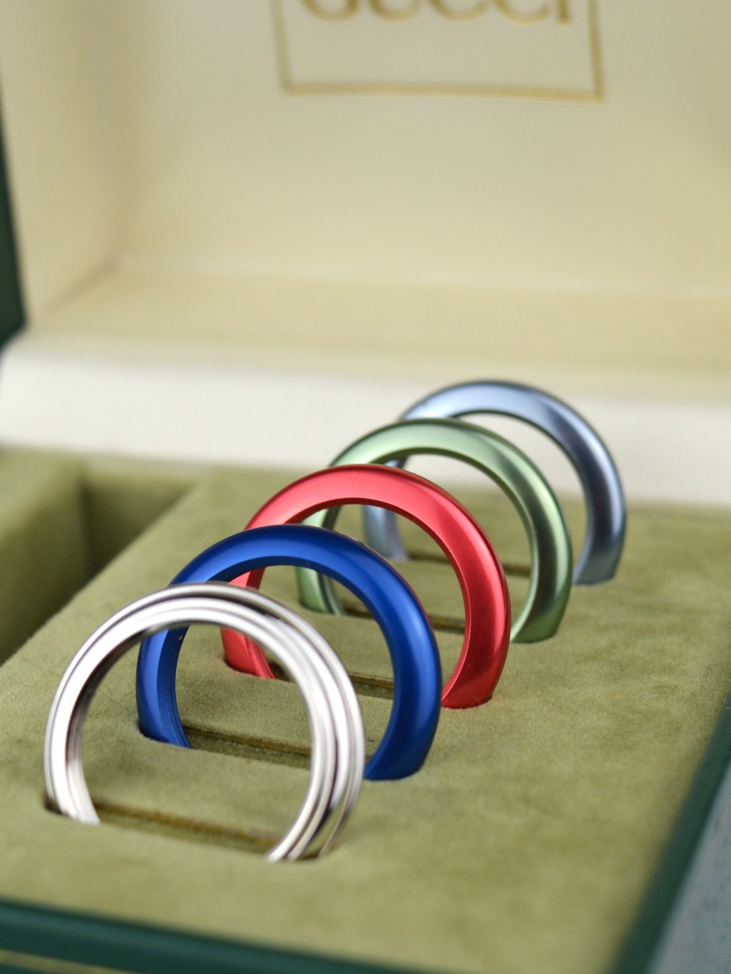 GUCCI INTERCHANGEABLE BEZEL WATCH SILVER