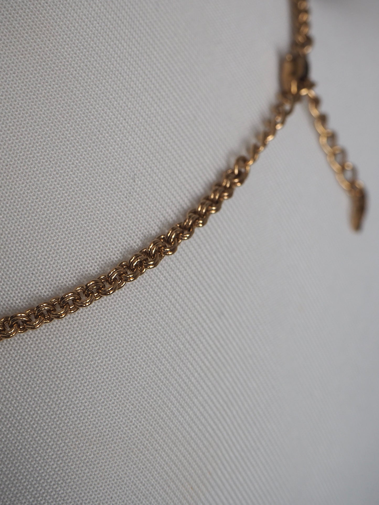 CHISTIAN DIOR NECKLACE