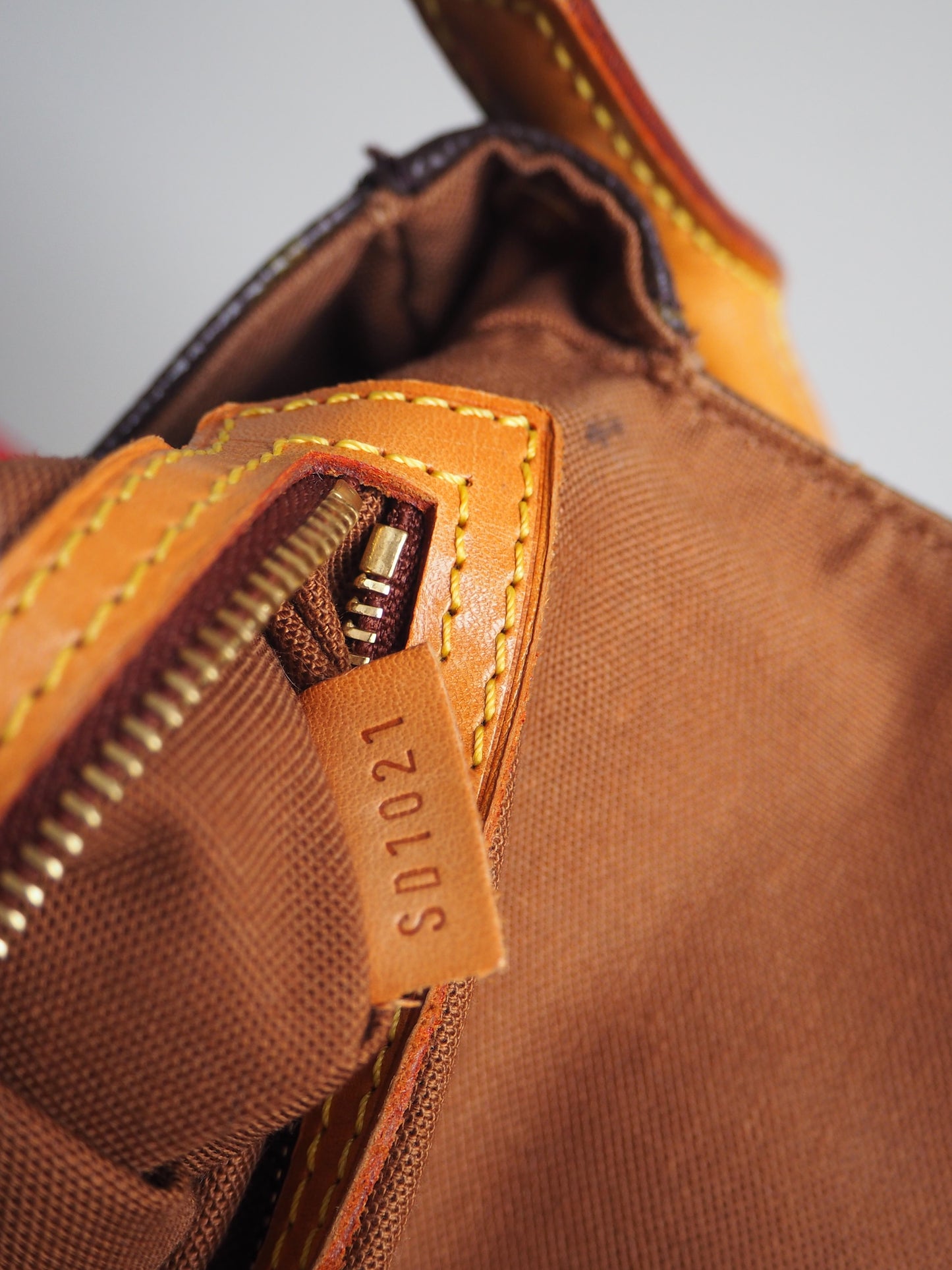 LOUIS VUITTON LOOPING PM