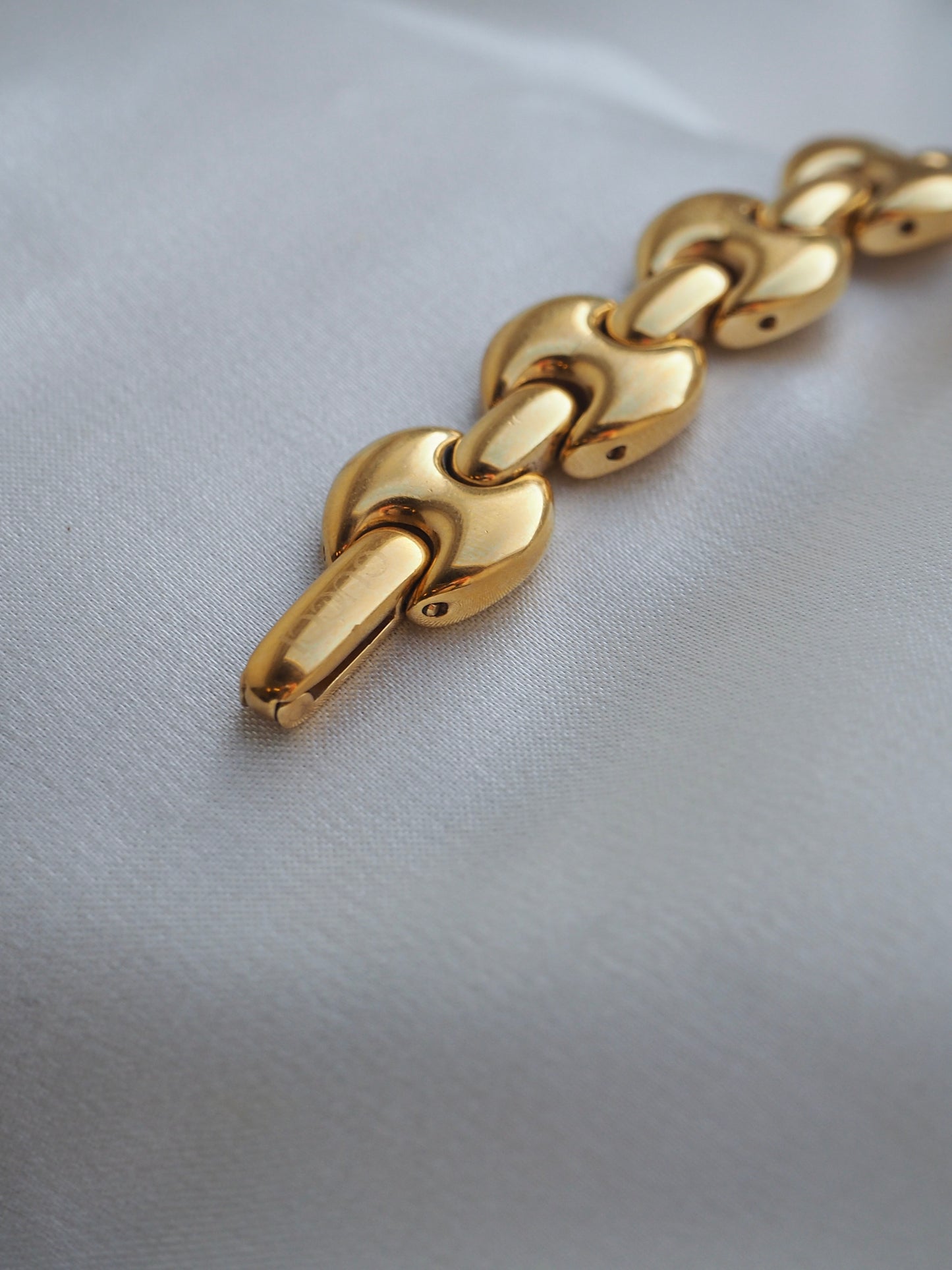 GUCCI 1800L WATCH GOLD