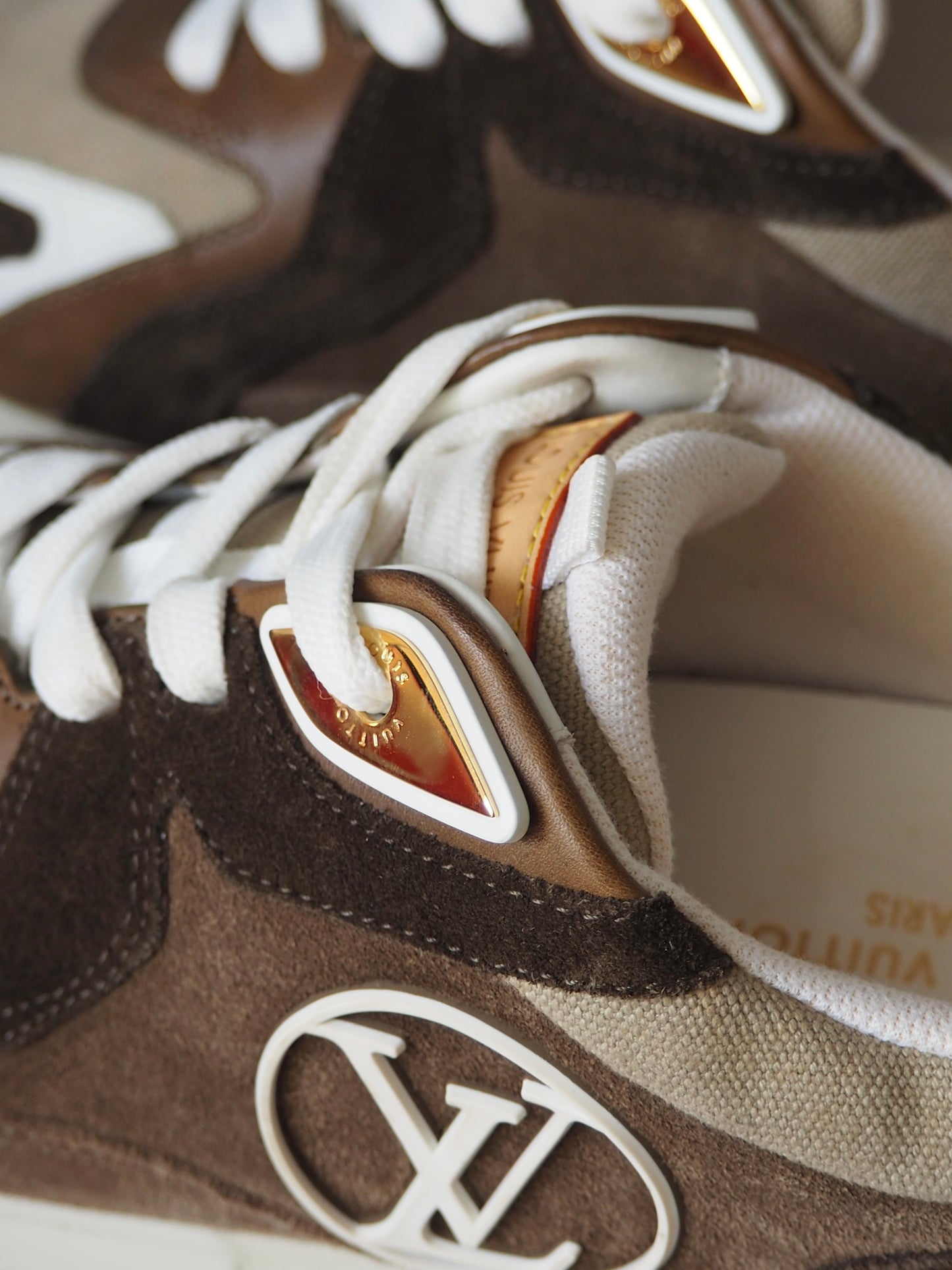 LOUIS VUITTON RUN AWAY SNEAKERS KHAKI