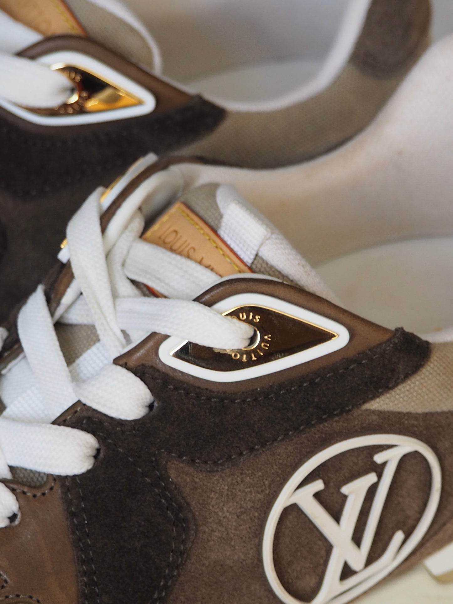 LOUIS VUITTON RUN AWAY SNEAKERS KHAKI