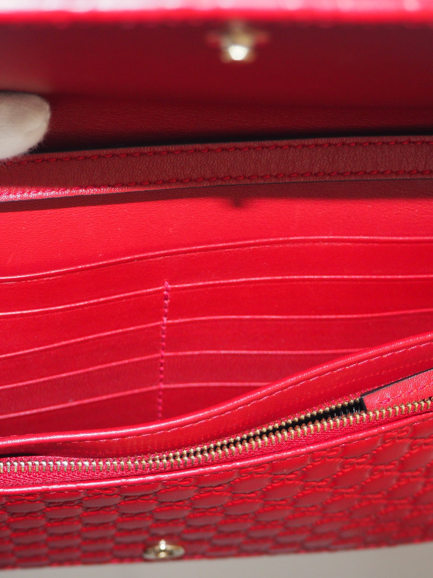 GUCCI MICROGUCCISSIMA WALLET ON STRAP RED