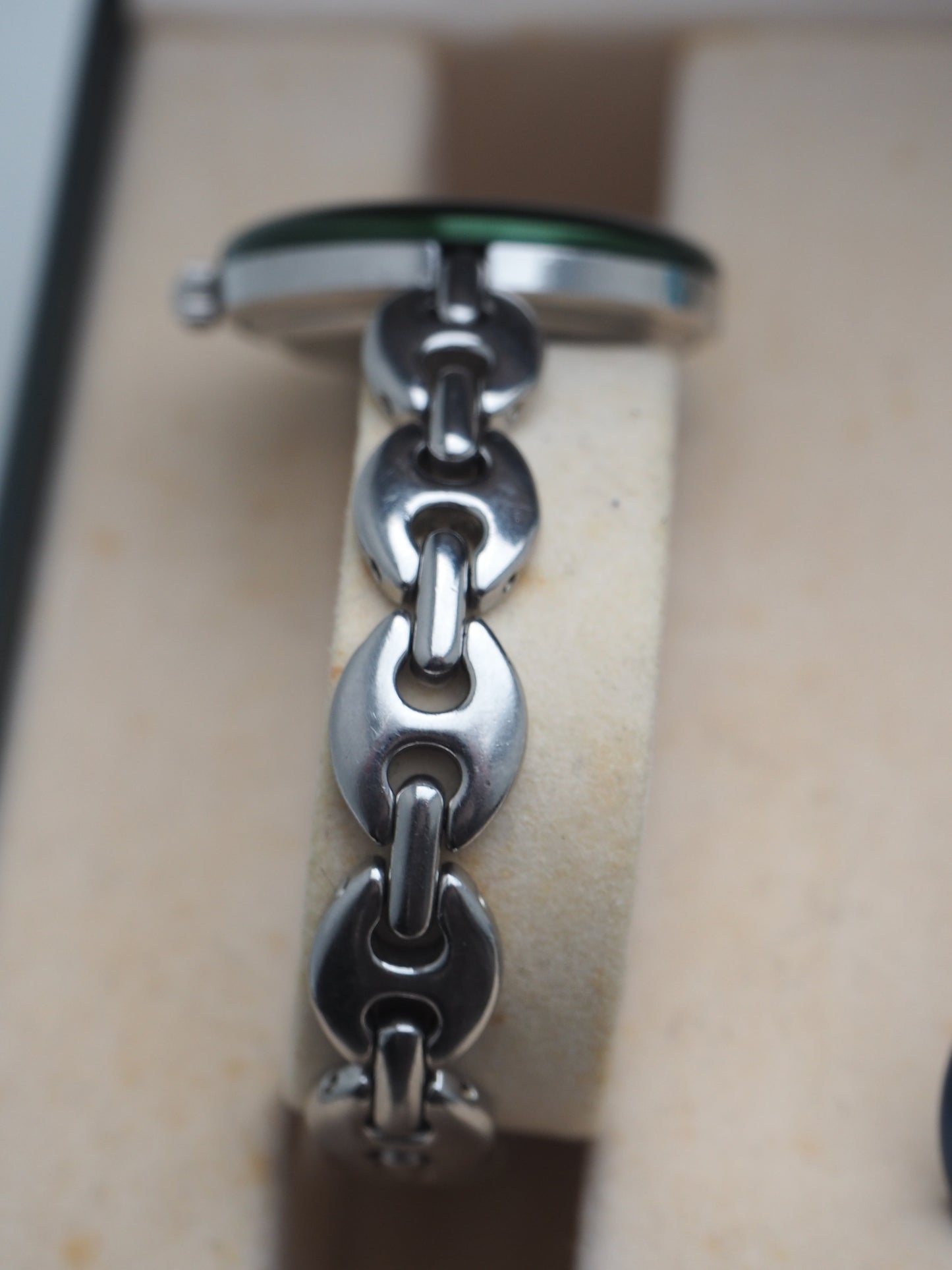 GUCCI INTERCHANGEABLE BEZEL WATCH SILVER