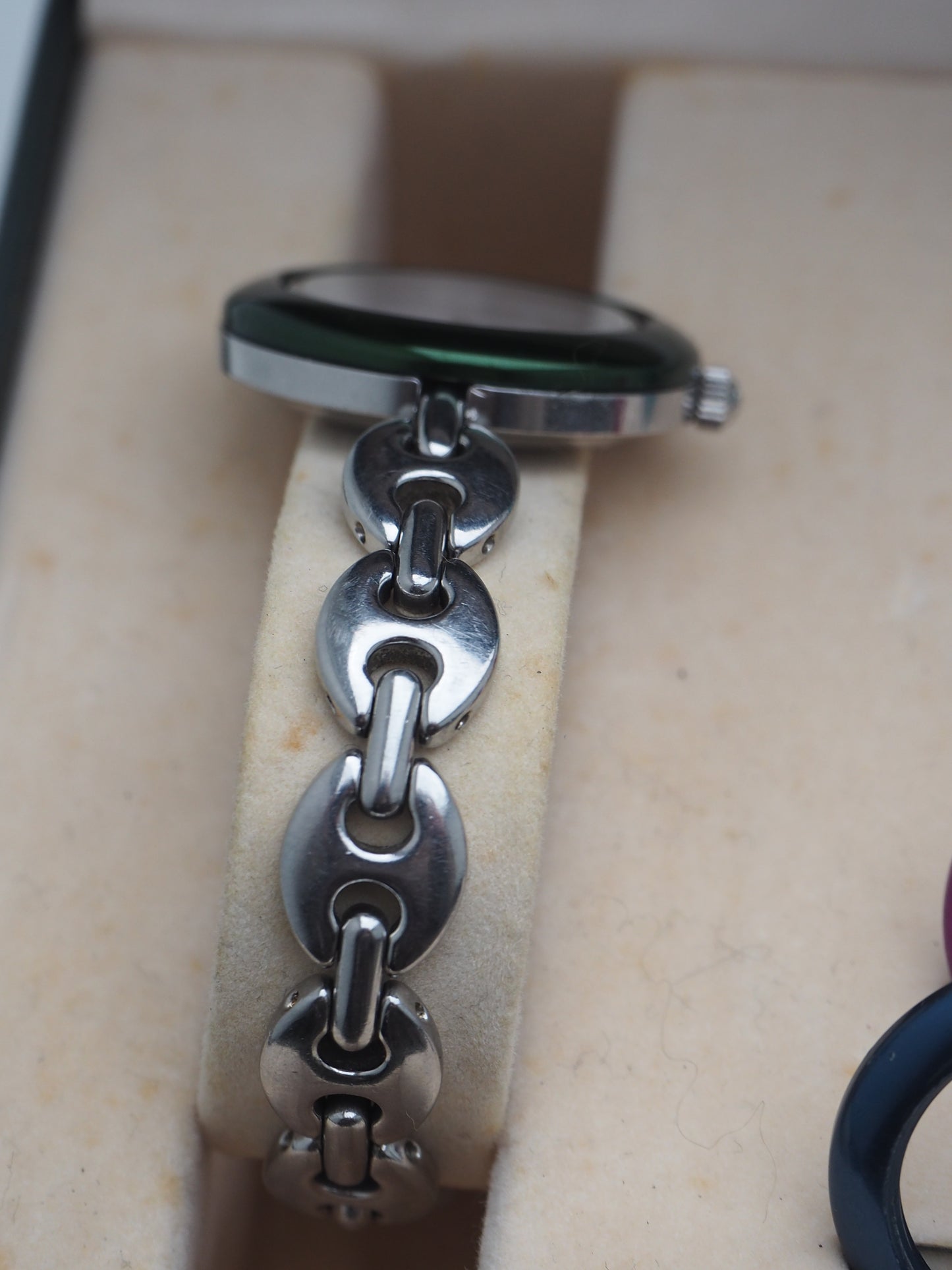GUCCI INTERCHANGEABLE BEZEL WATCH SILVER