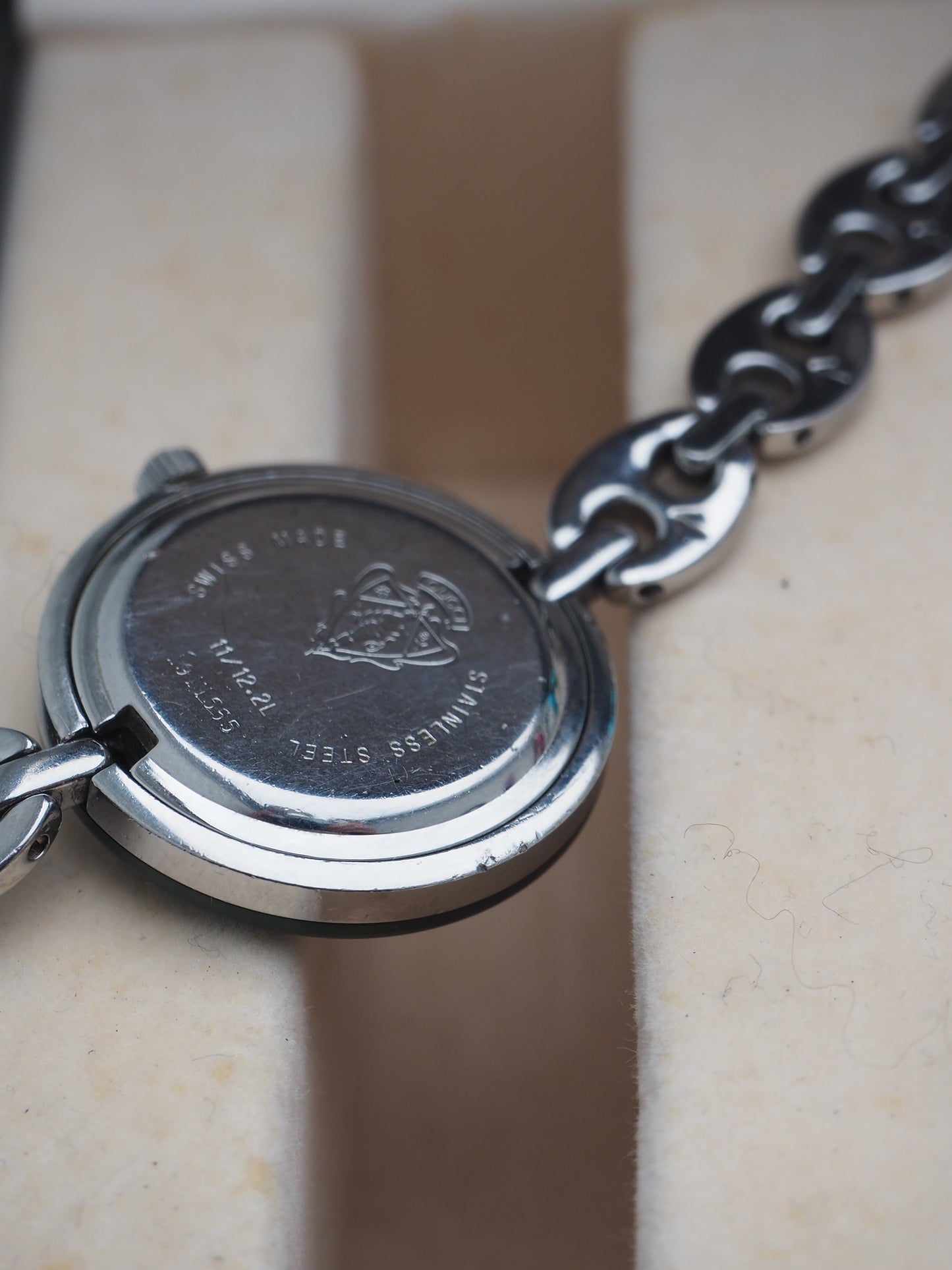 GUCCI INTERCHANGEABLE BEZEL WATCH SILVER
