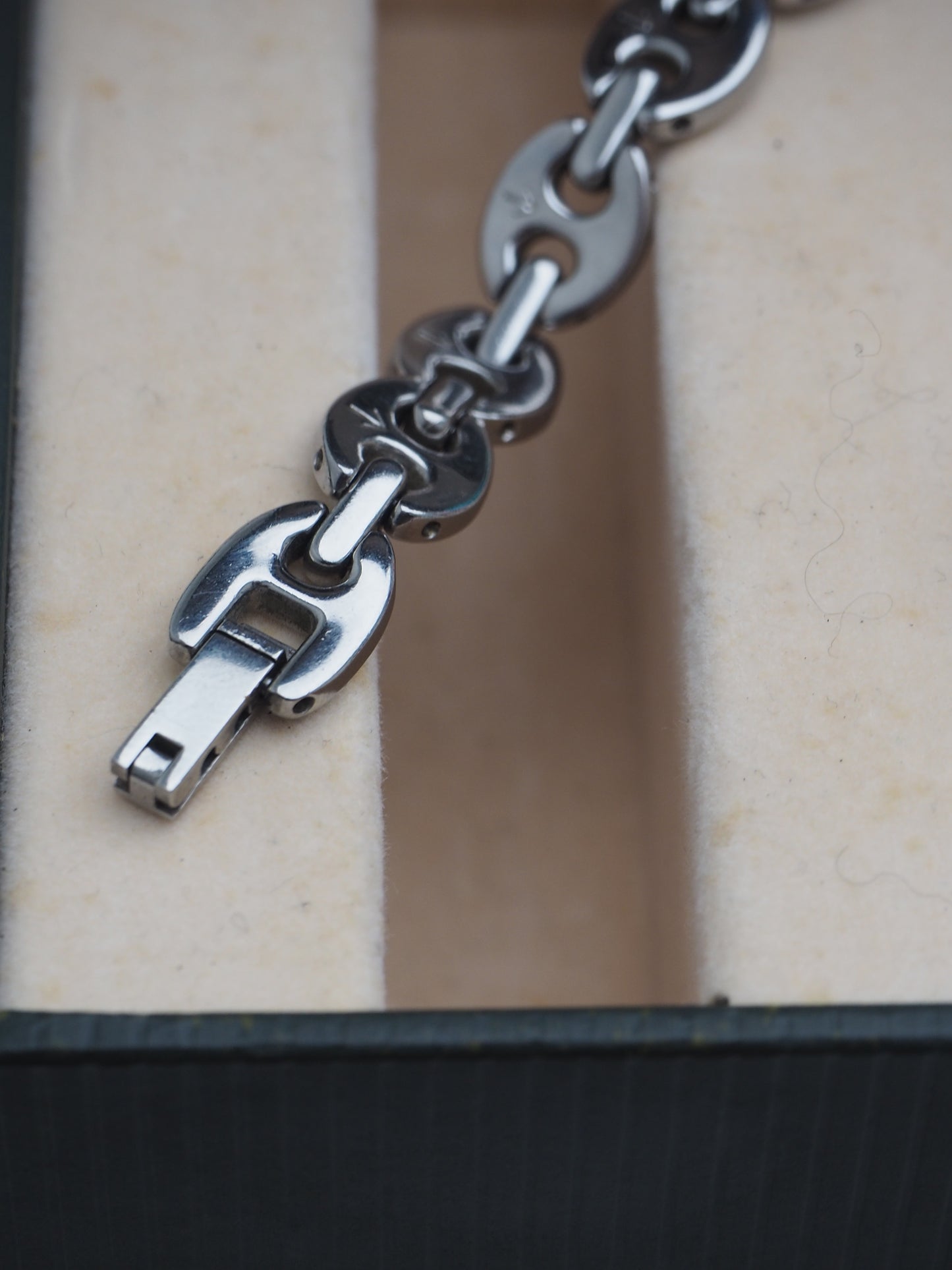 GUCCI INTERCHANGEABLE BEZEL WATCH SILVER