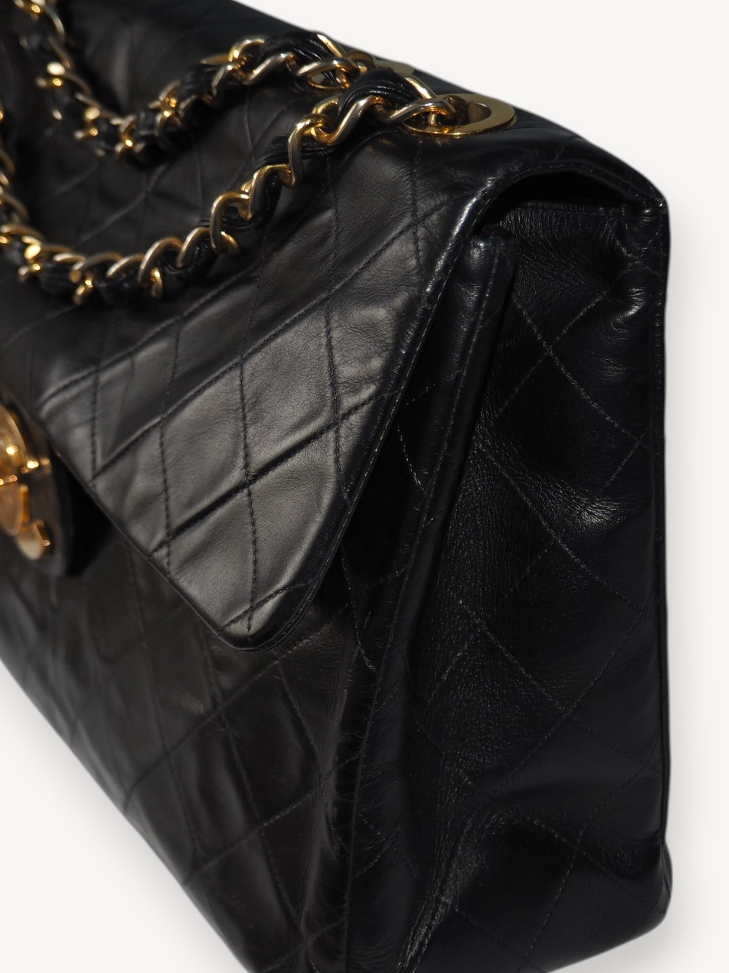 CHANEL CLASSIC JUMBO MAXI BAG