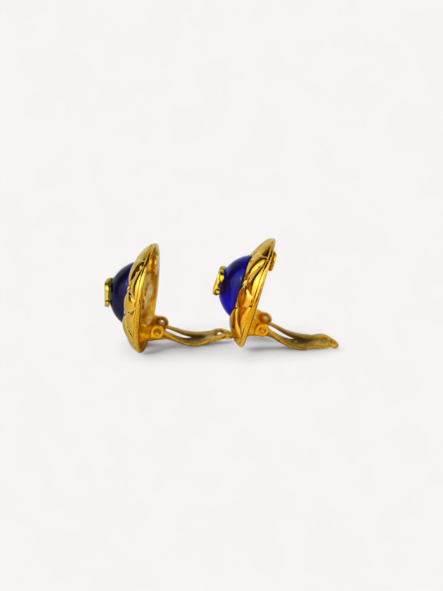 CHANEL CLIP-ON EARRINGS