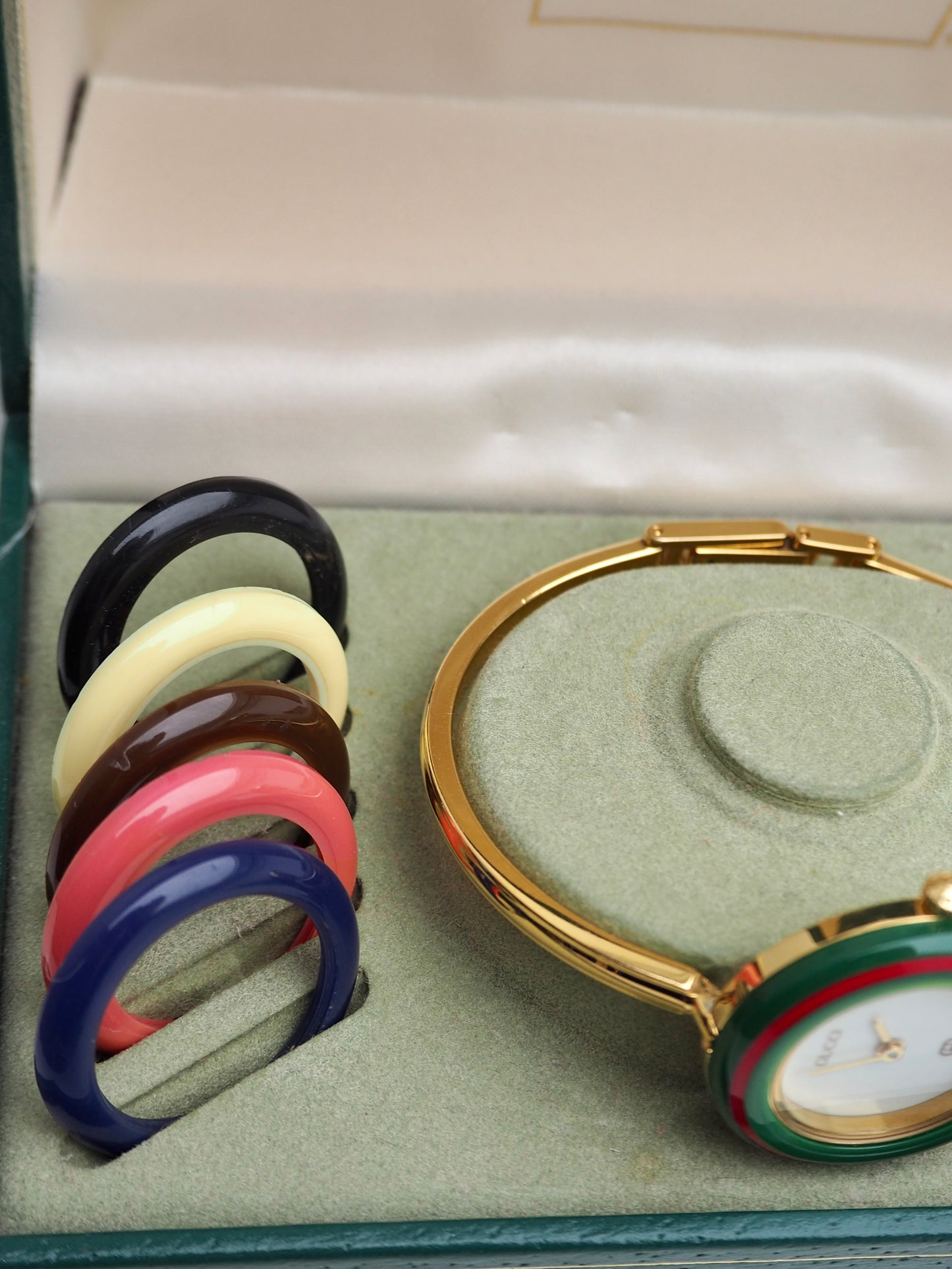 GUCCI INTERCHANGEABLE BEZEL WATCH