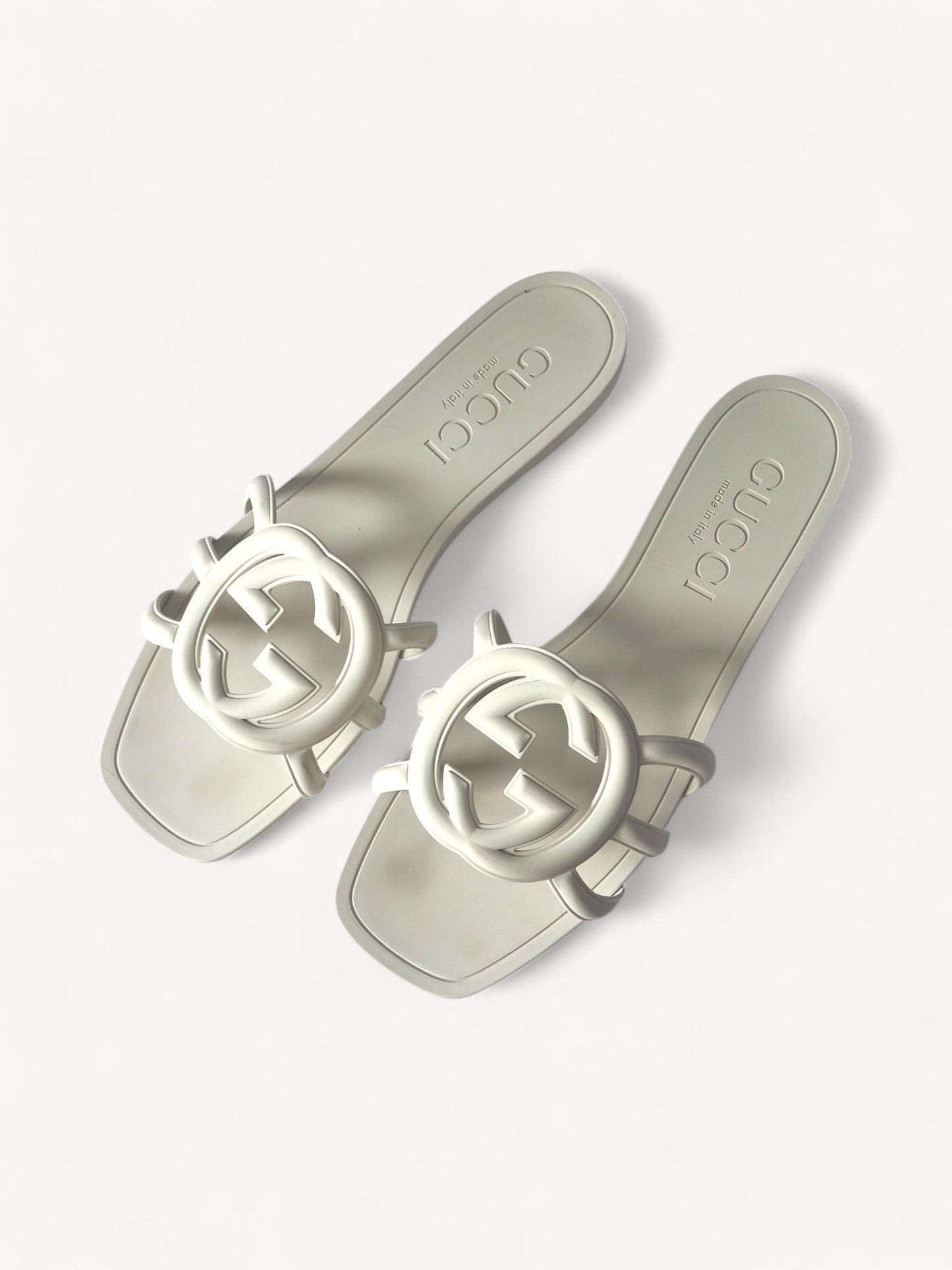 GUCCI INTERLOCKING G SLIDE SANDALS WHITE