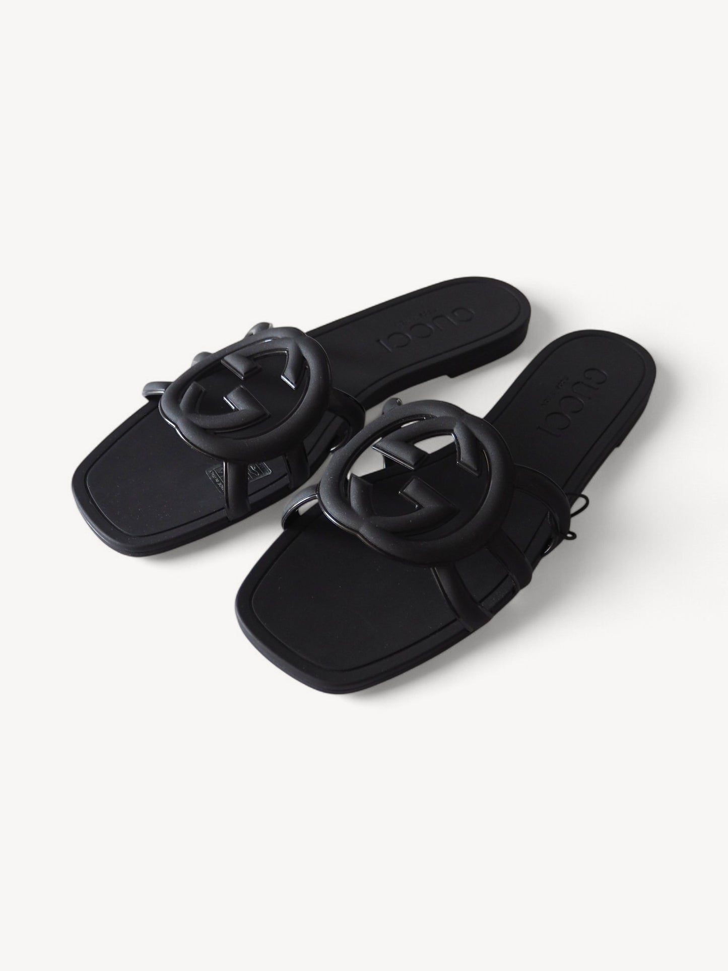 GUCCI INTERLOCKING G SLIDE SANDALS BLACK