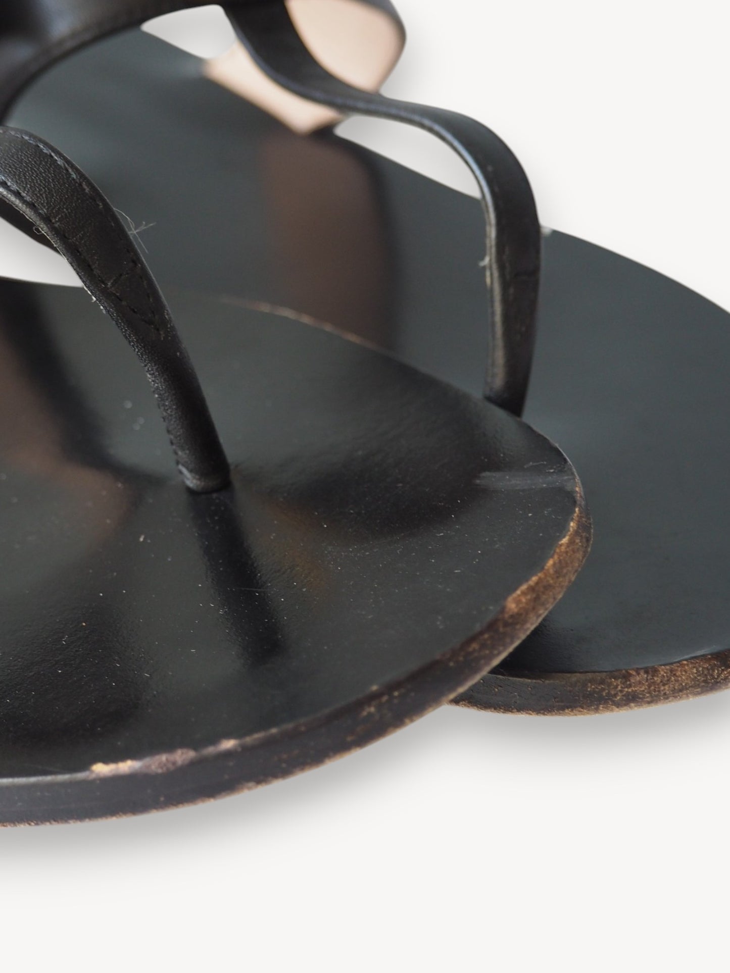 GUCCI MARMONT THONG SANDALS