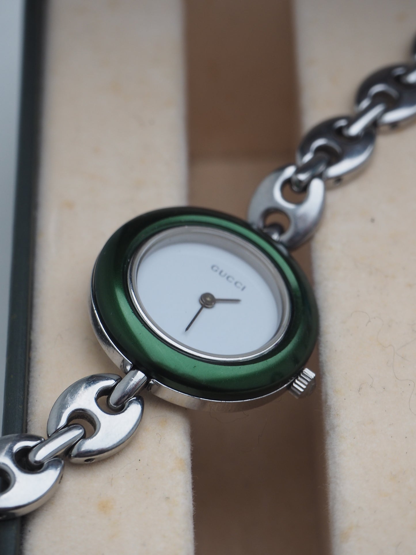GUCCI INTERCHANGEABLE BEZEL WATCH SILVER