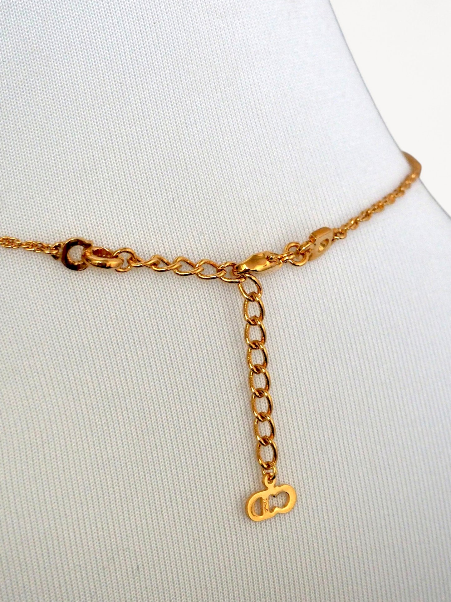 CHISTIAN DIOR NECKLACE
