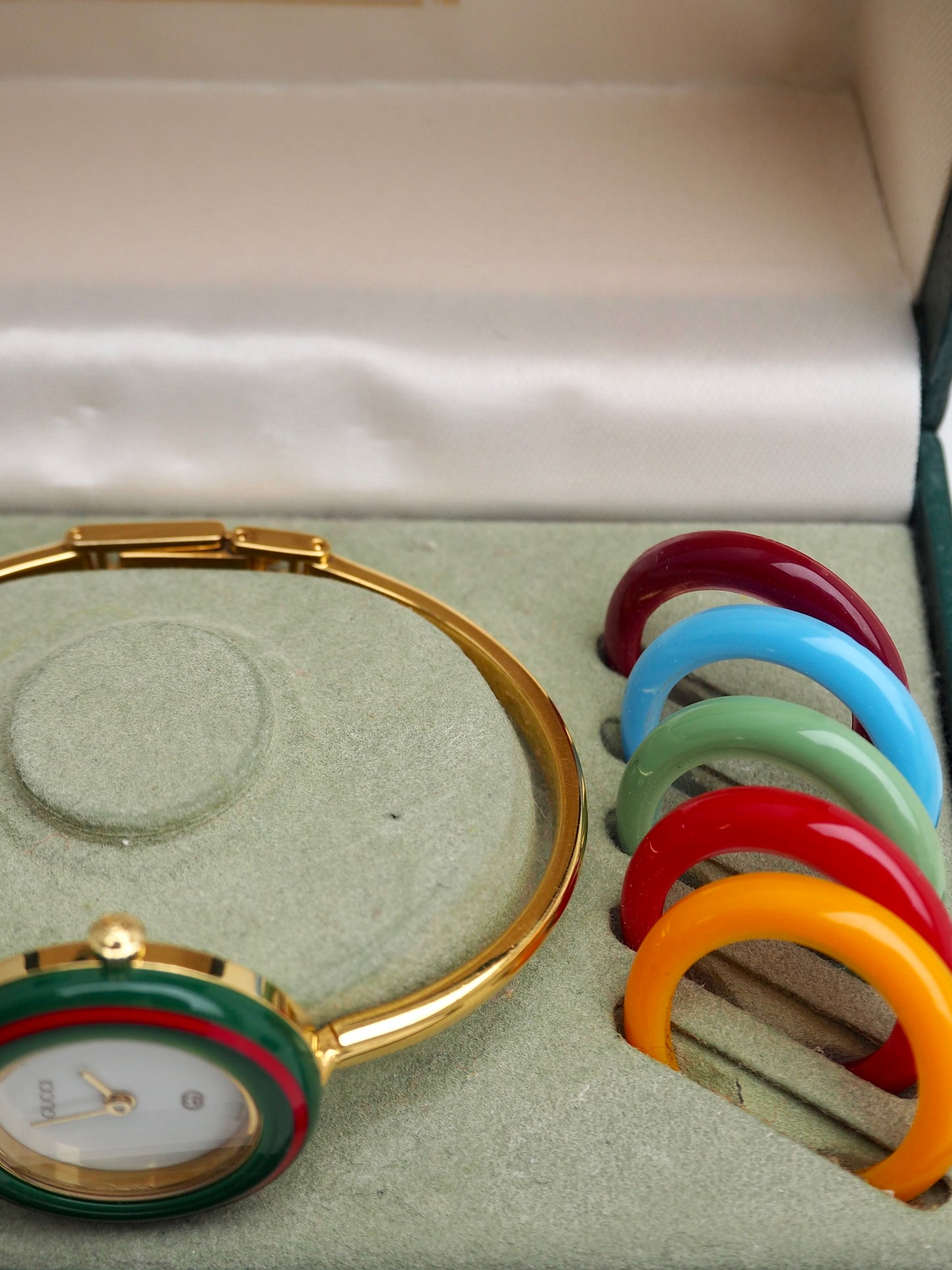 GUCCI INTERCHANGEABLE BEZEL WATCH