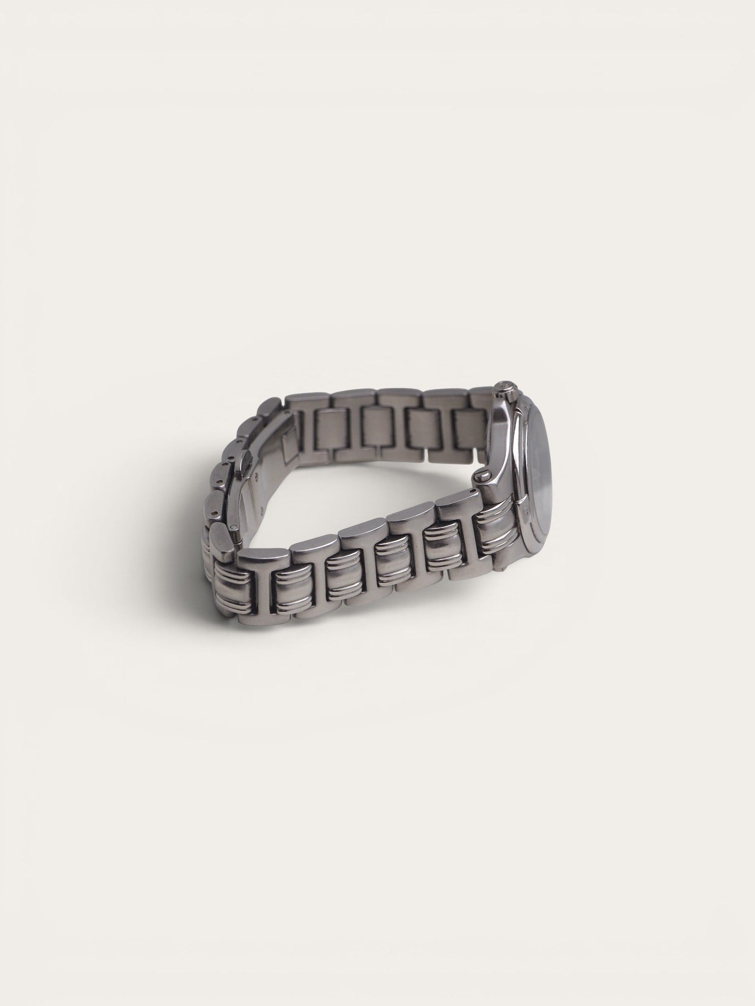 Gucci 9040L Stainless Steel Watch | Silver with Black Dial