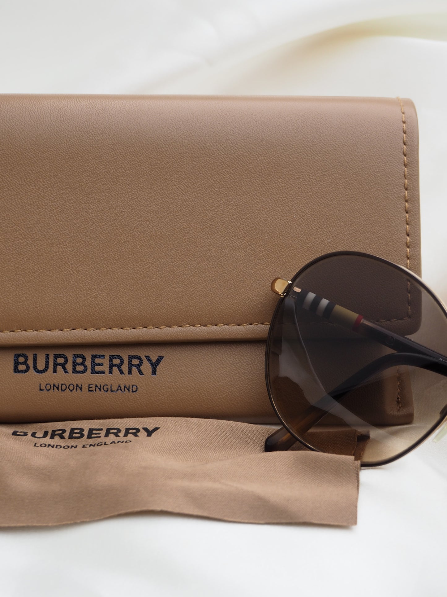 BURBERRY SUNGLASSES