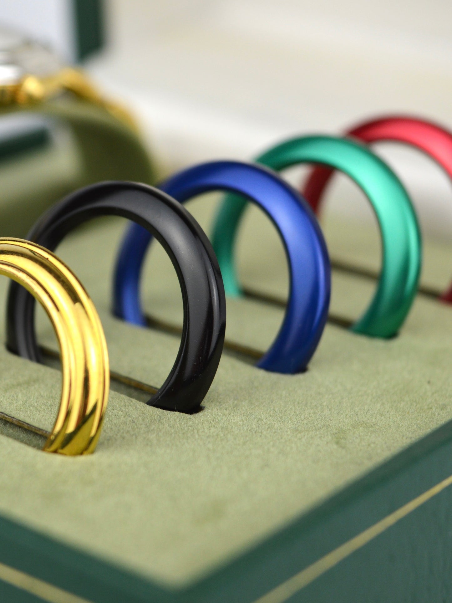 GUCCI INTERCHANGEABLE BEZEL WATCH