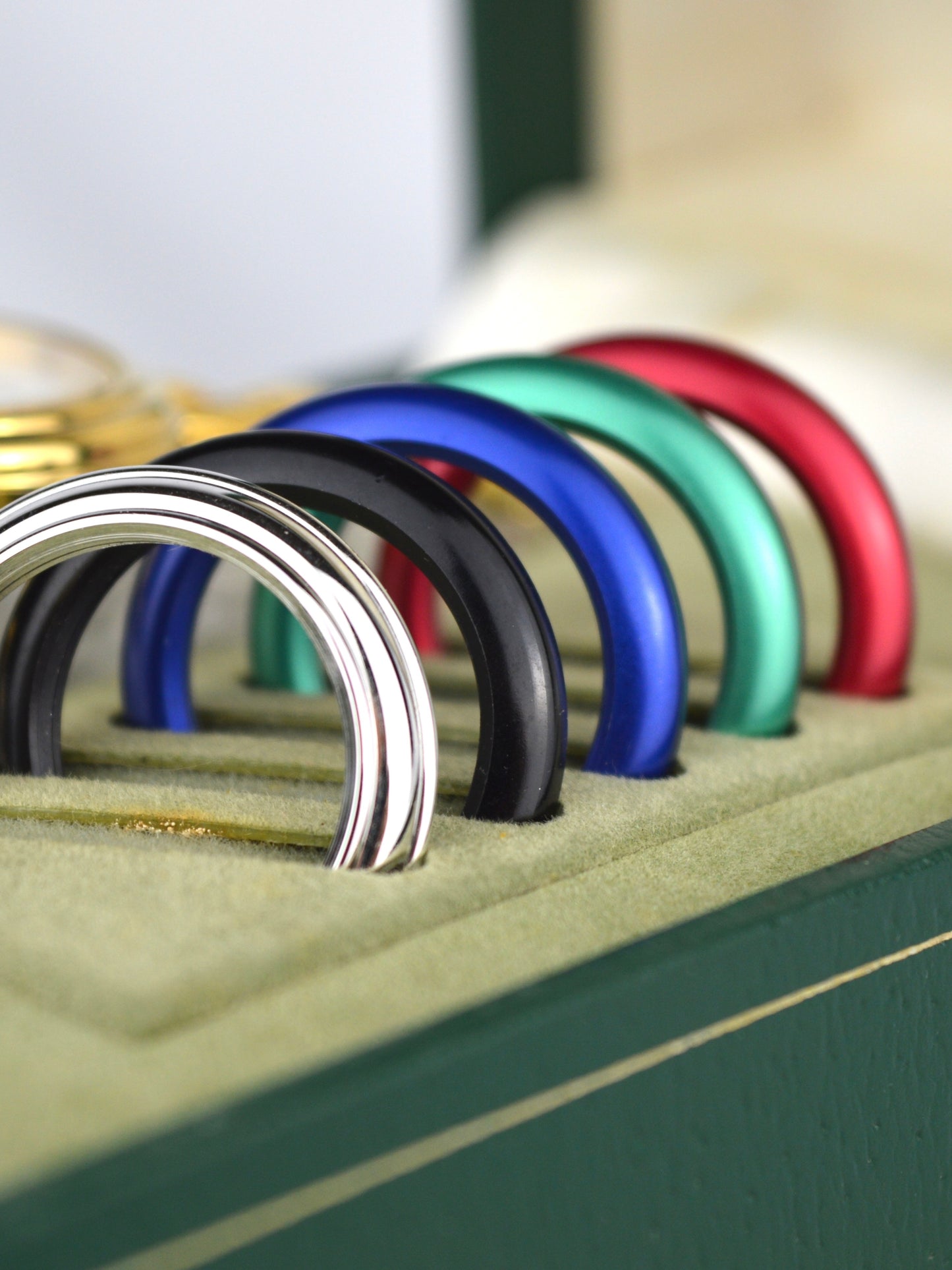 GUCCI INTERCHANGEABLE BEZEL WATCH