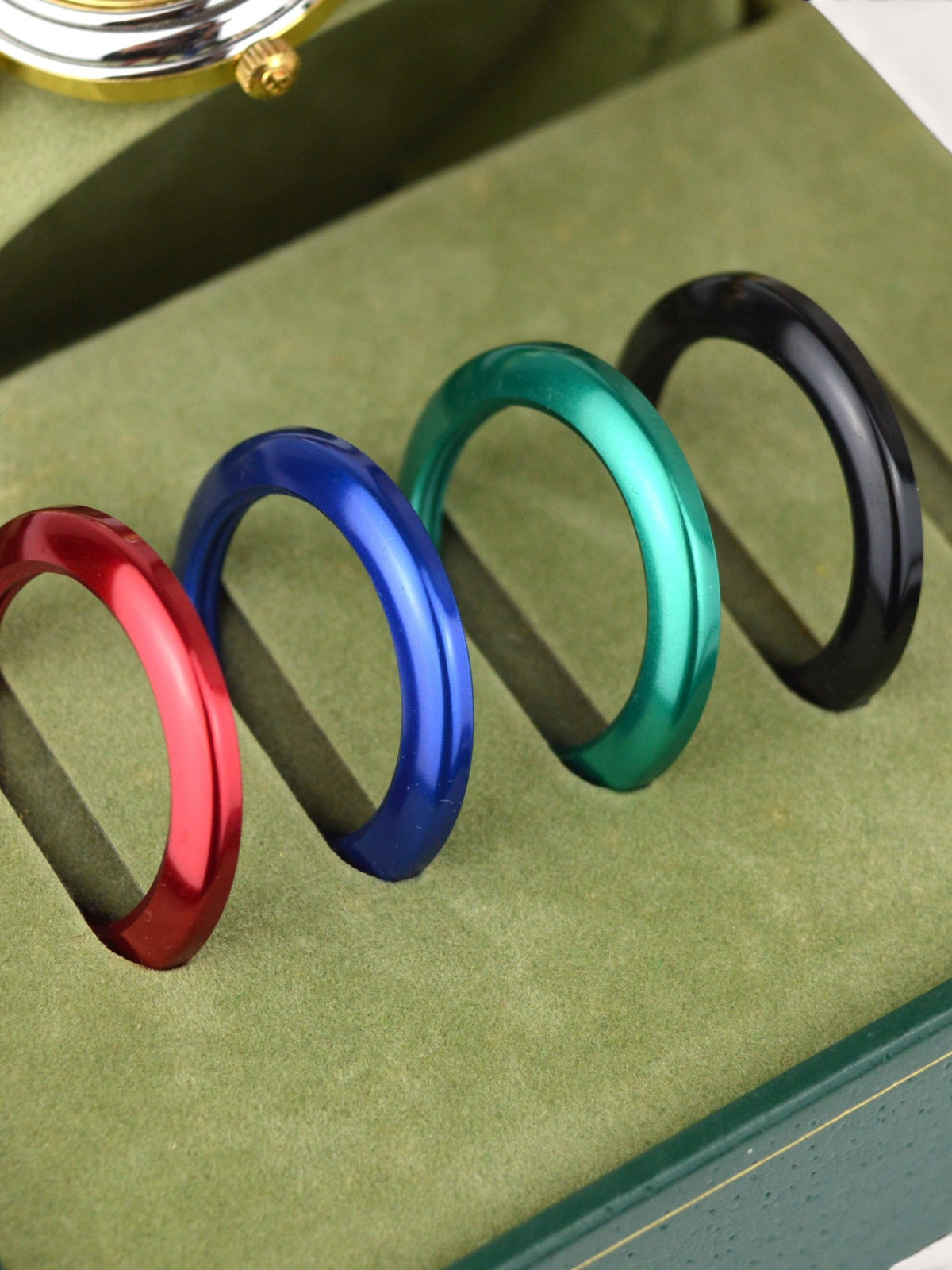 GUCCI INTERCHANGEABLE BEZEL WATCH