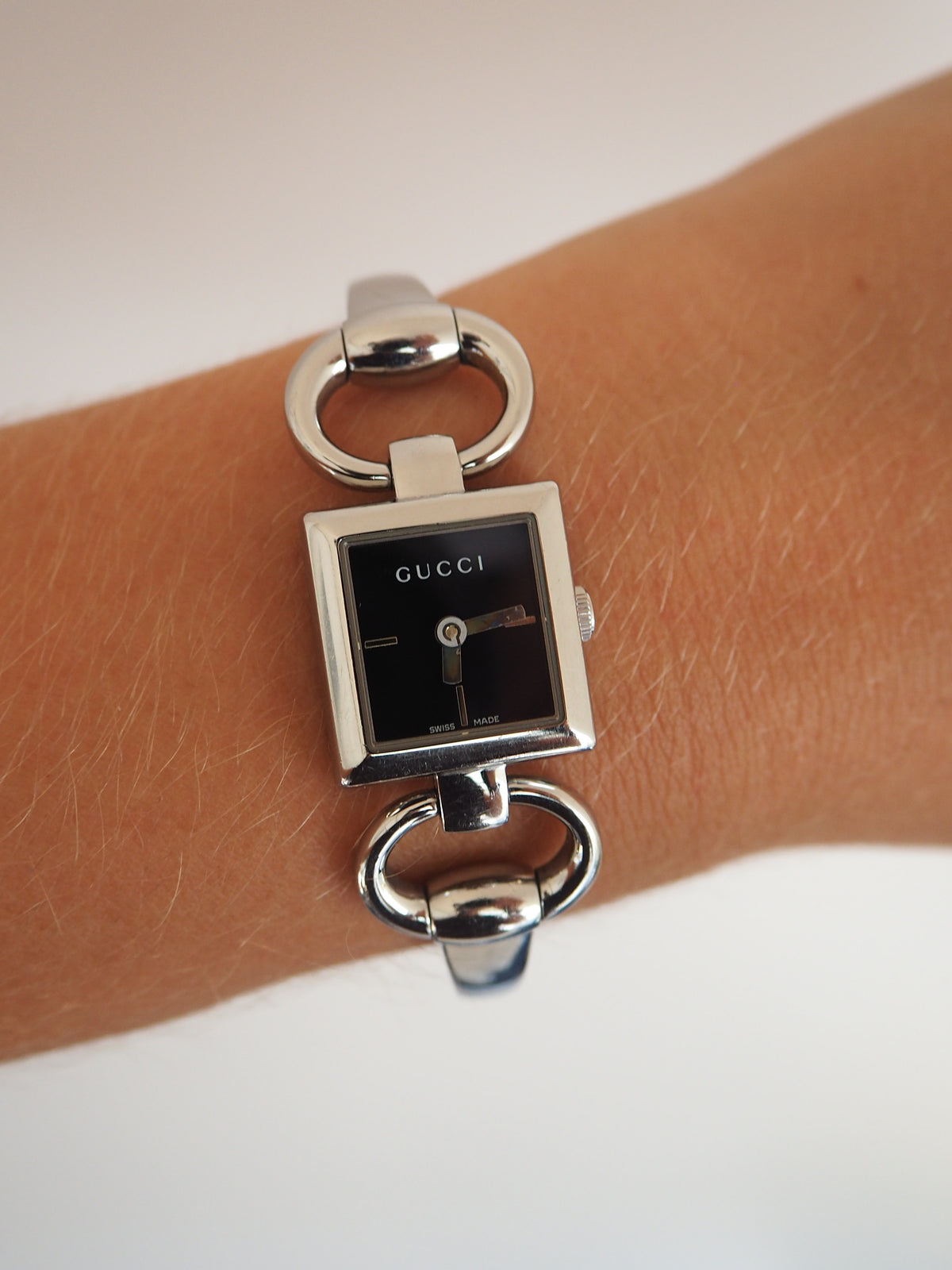 GUCCI 120 HORSEBIT BANGLE WATCH