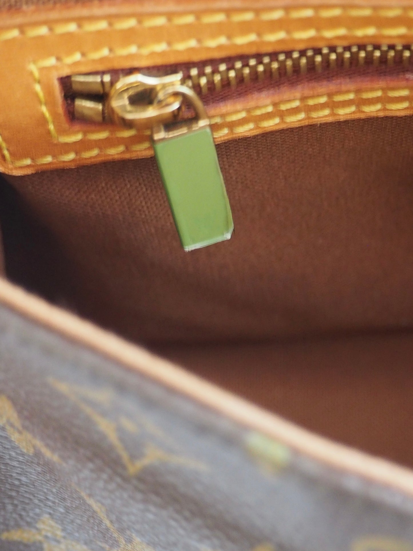 LOUIS VUITTON LOOPING PM