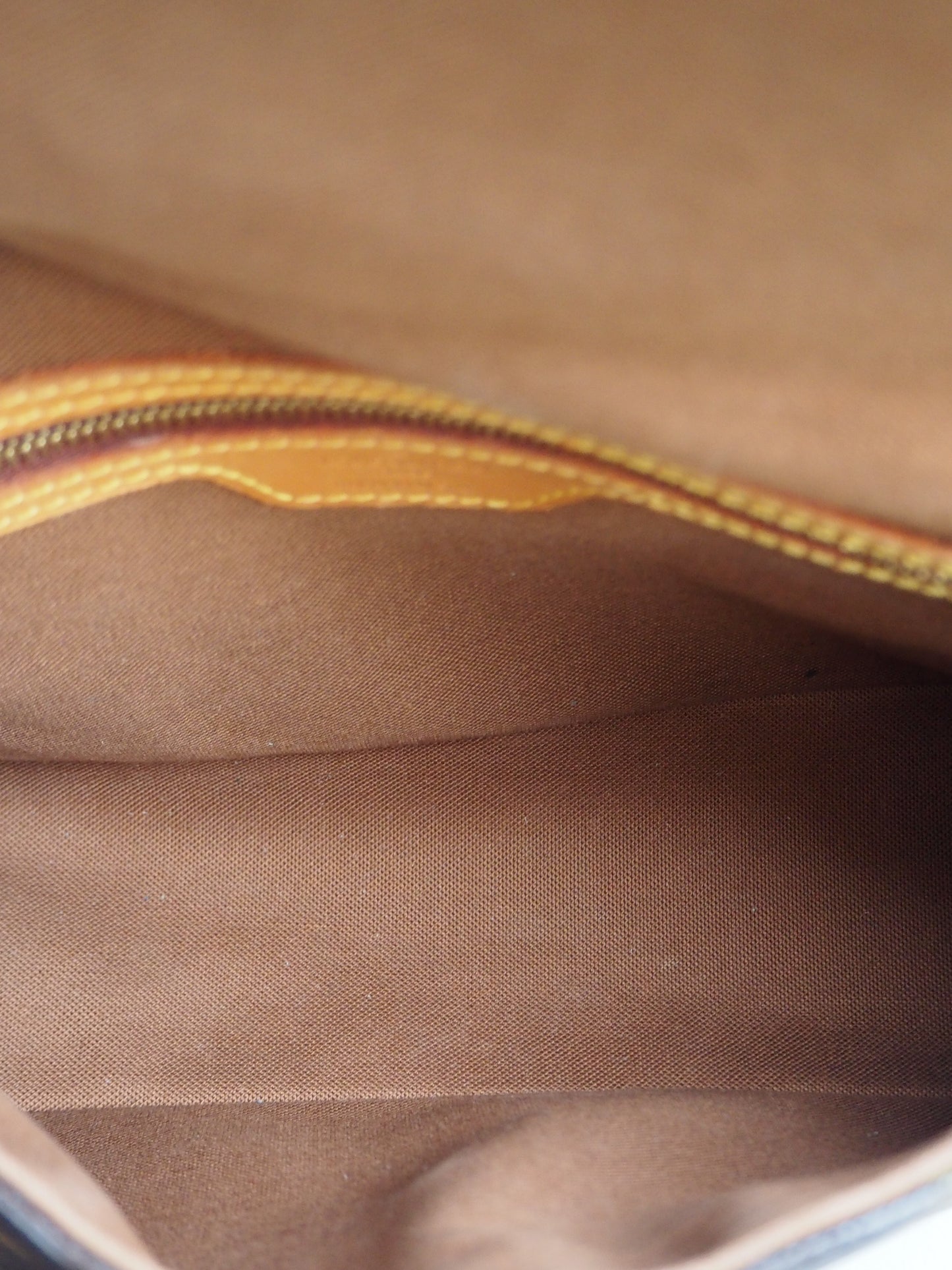 LOUIS VUITTON LOOPING PM