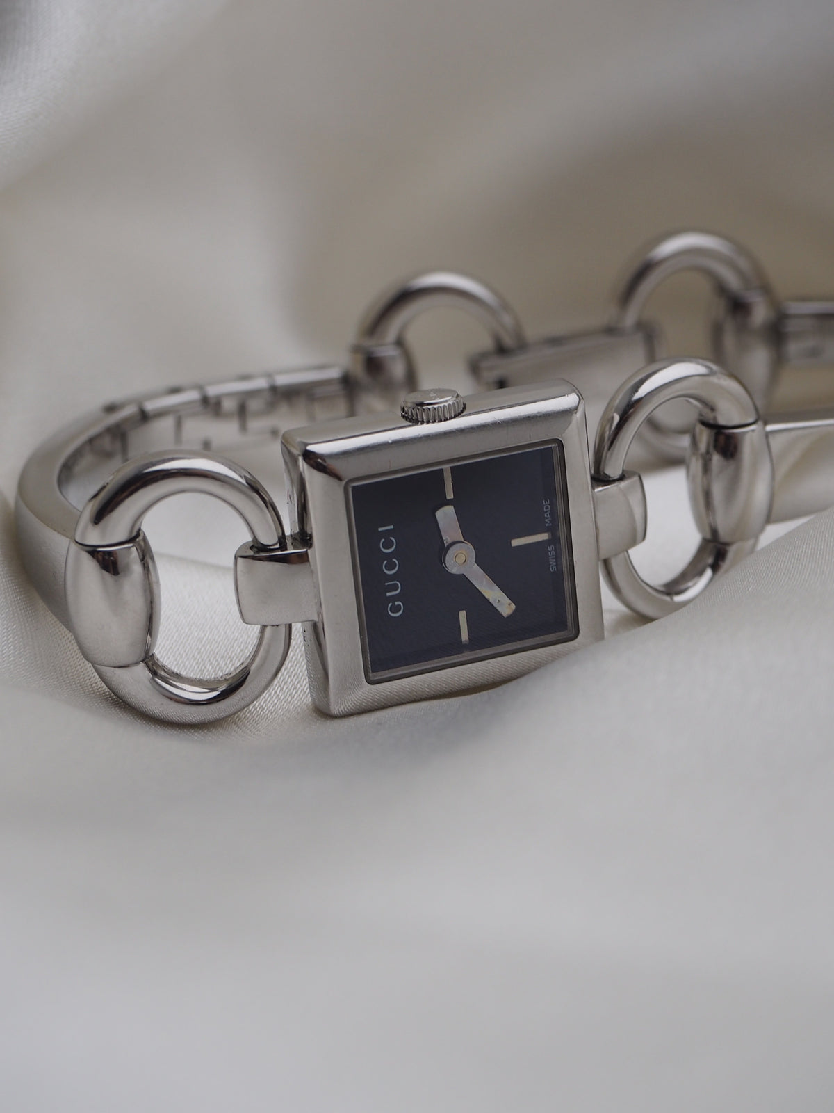 GUCCI 120 HORSEBIT BANGLE WATCH