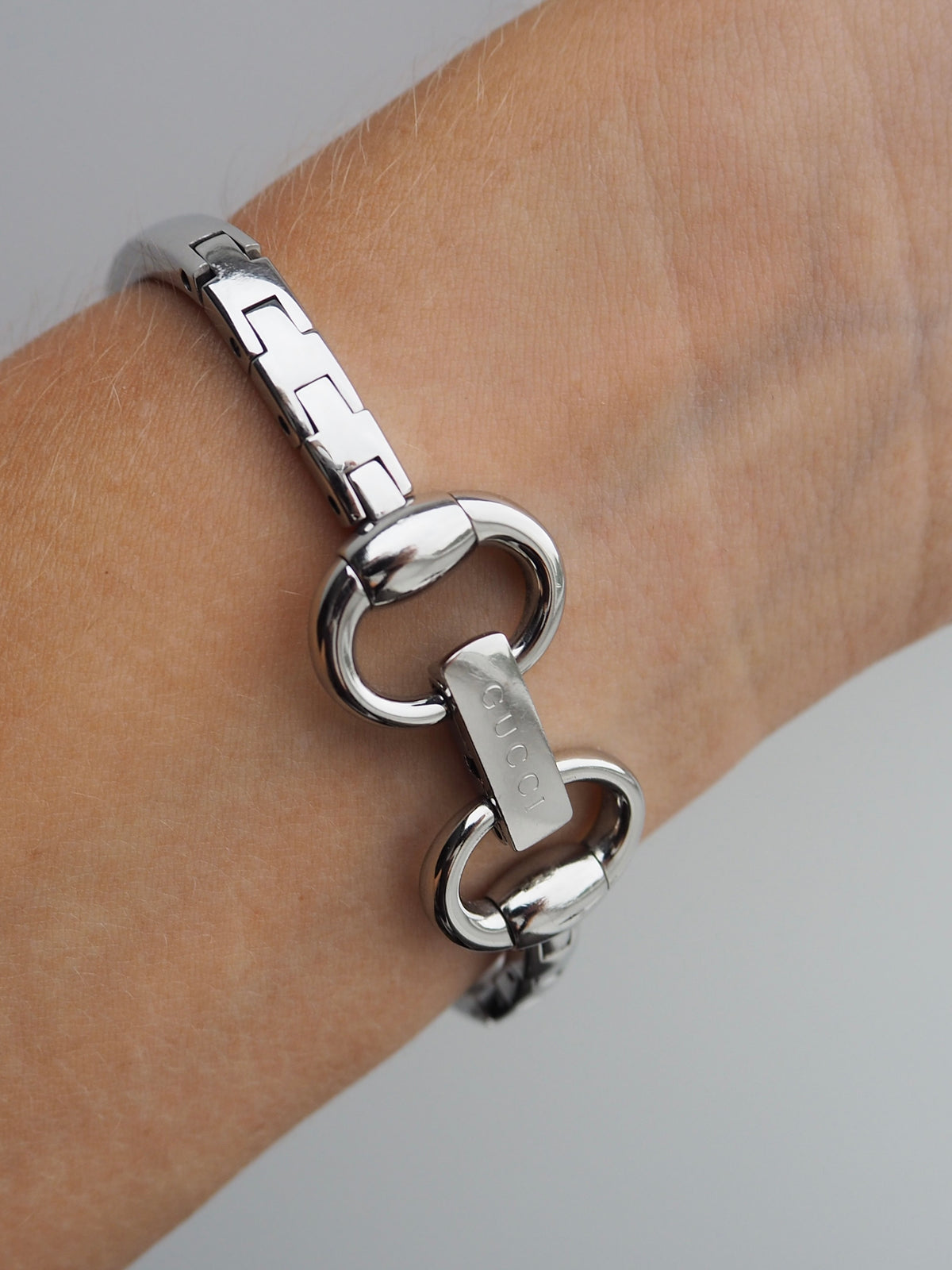 GUCCI 120 HORSEBIT BANGLE WATCH