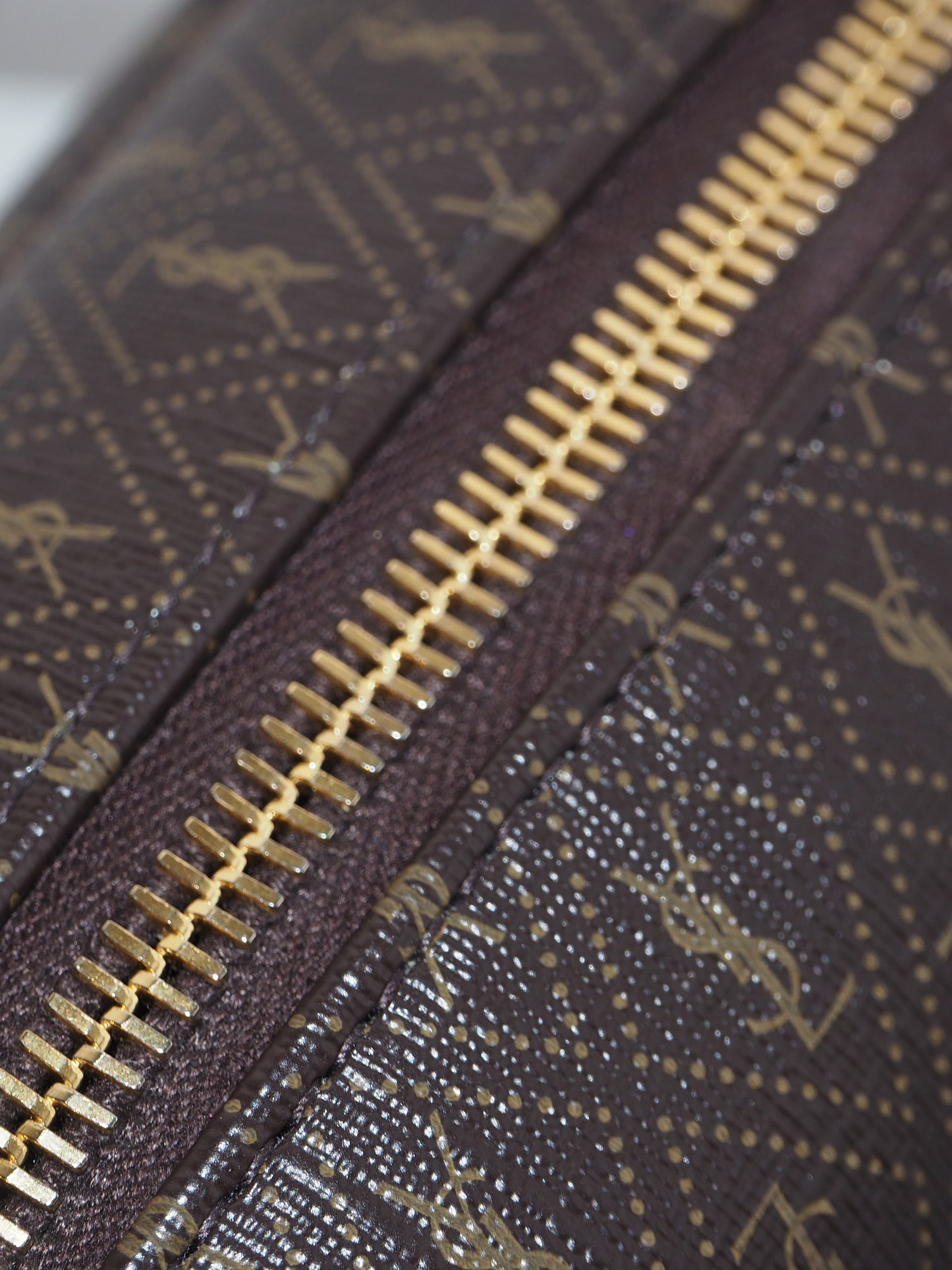 YVES SAINT LAURENT LE MONOGRAMME VANITY CASE