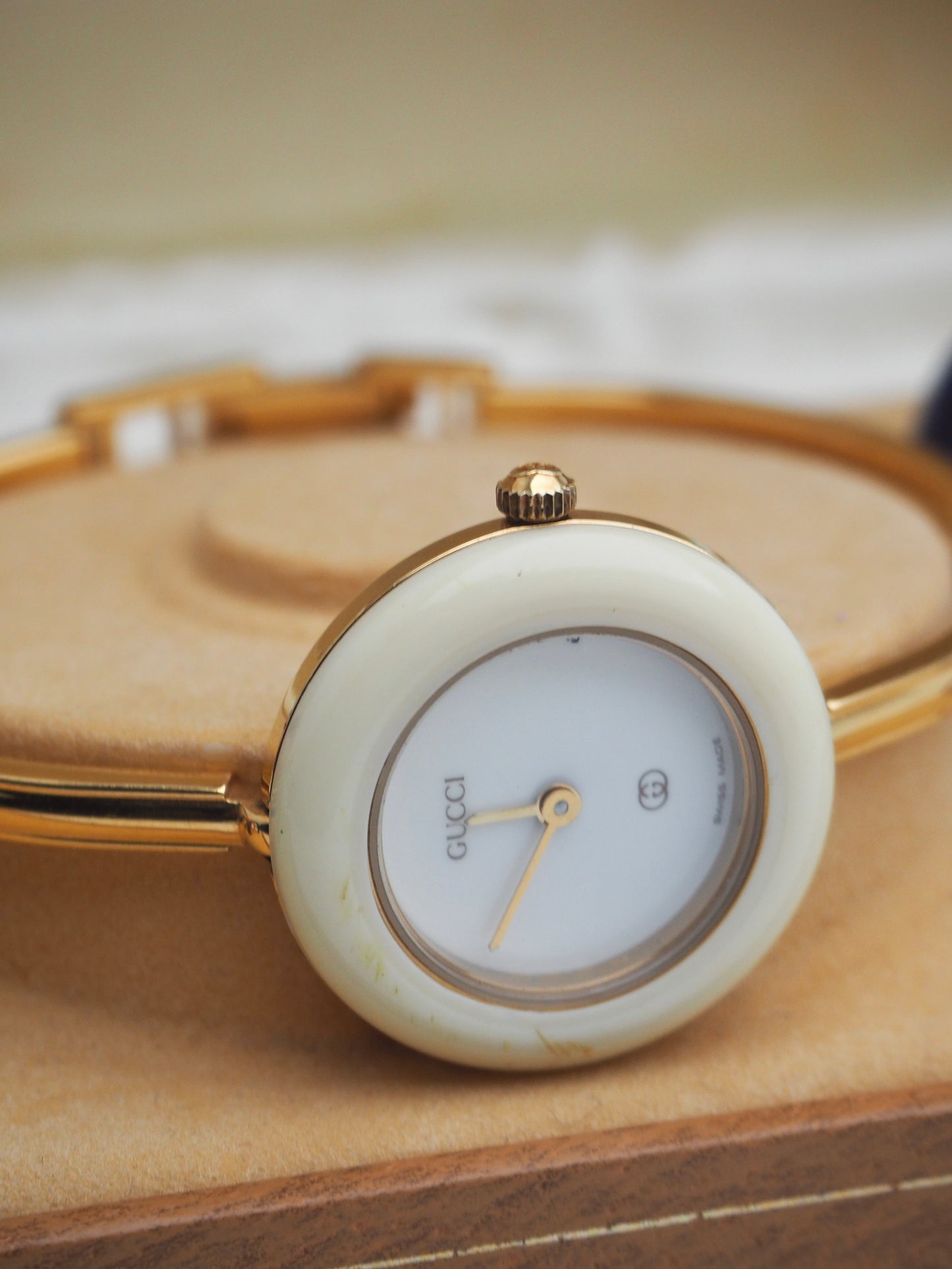 GUCCI INTERCHANGEABLE BEZEL WATCH