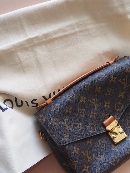LOUIS VUITTON POCHETTE MÉTIS
