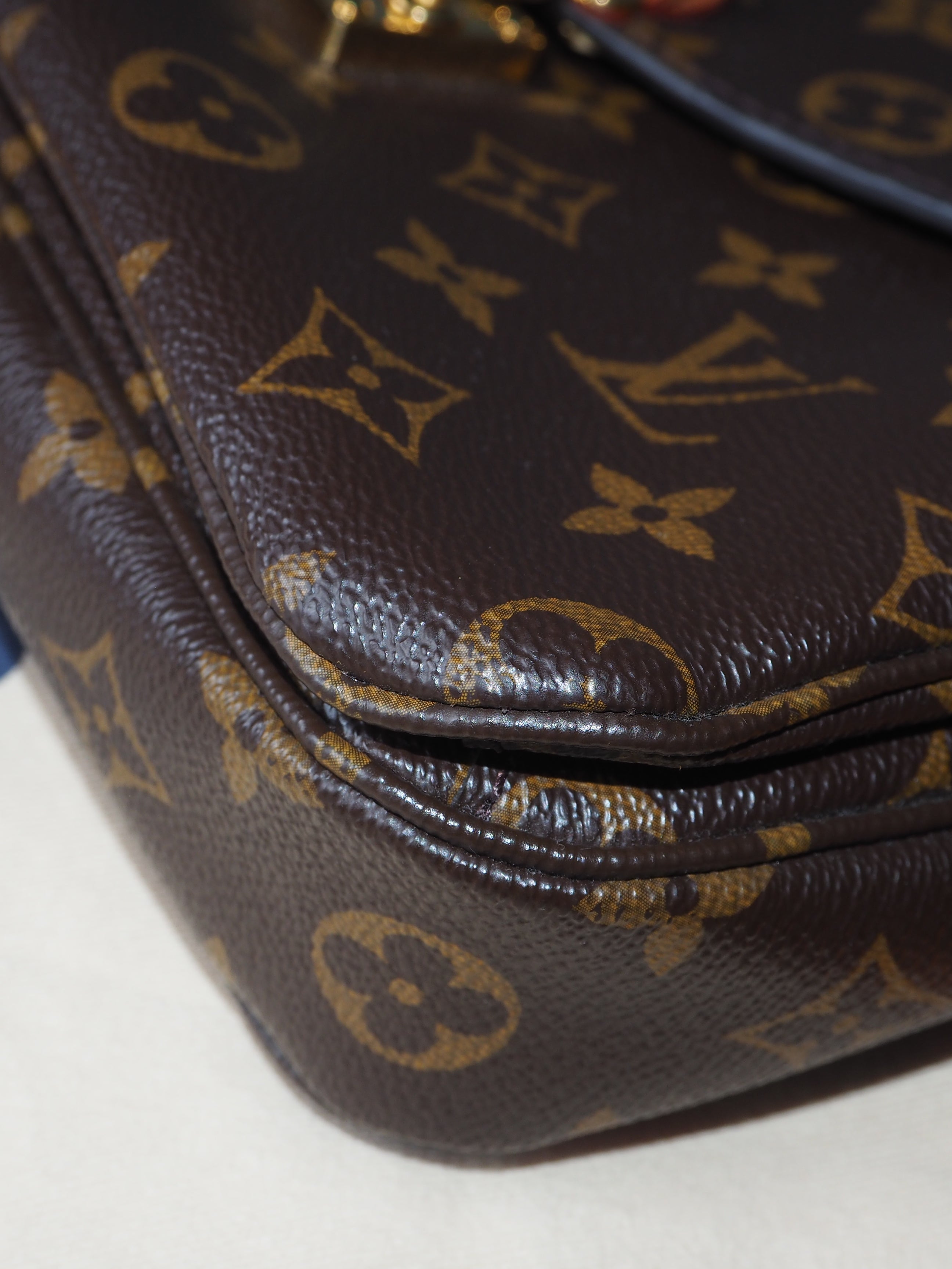 Louis Vuitton Pochette Métis in Monogram Canvas (2019) – Archives