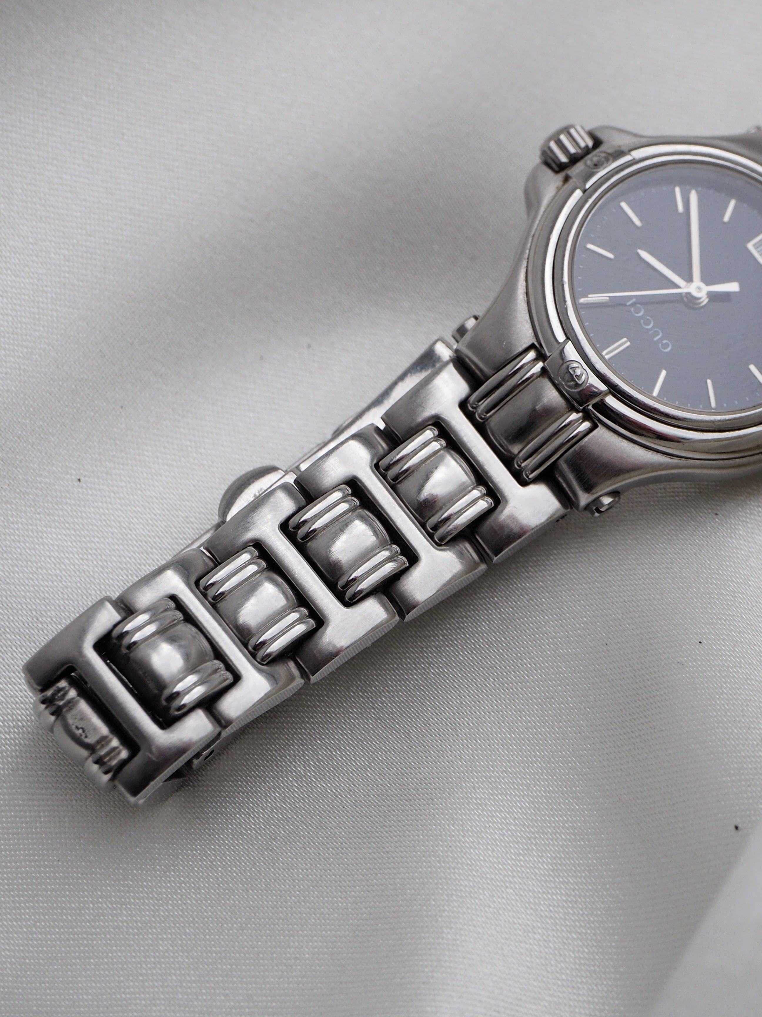 Gucci 9040L Stainless Steel Watch | Silver with Black Dial