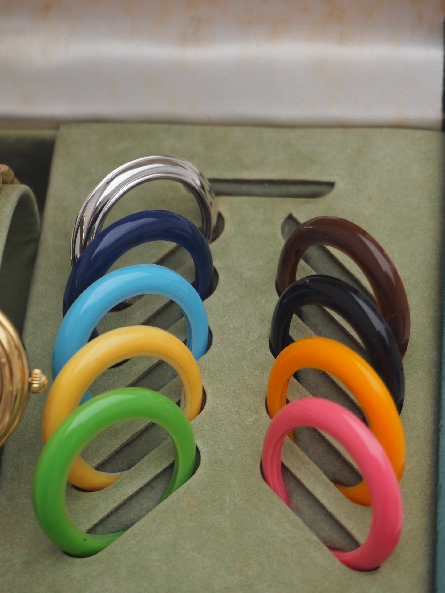 GUCCI INTERCHANGEABLE BEZEL WATCH