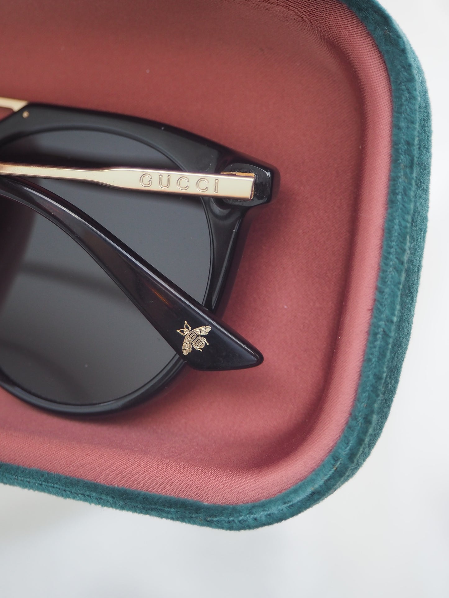 GUCCI SUNGLASSES