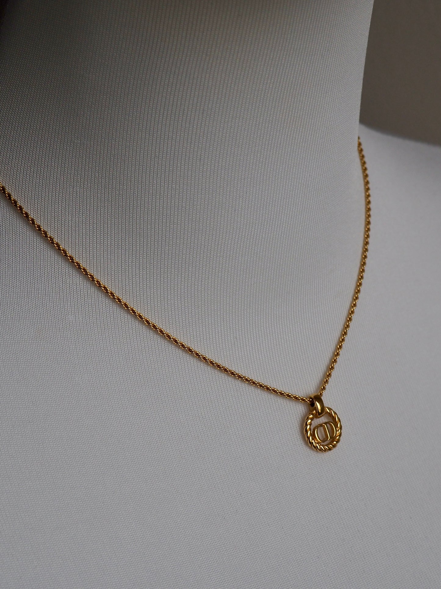 CHISTIAN DIOR NECKLACE