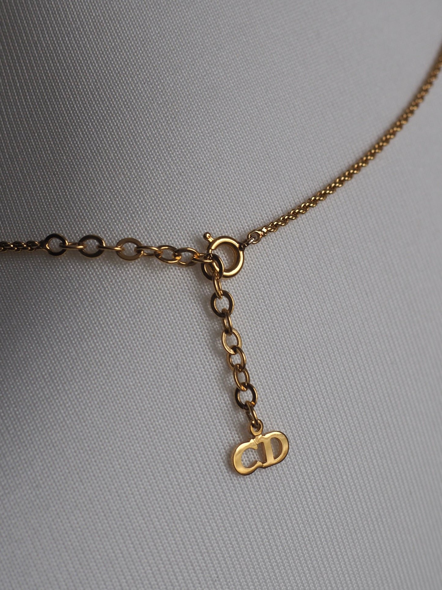 CHISTIAN DIOR NECKLACE