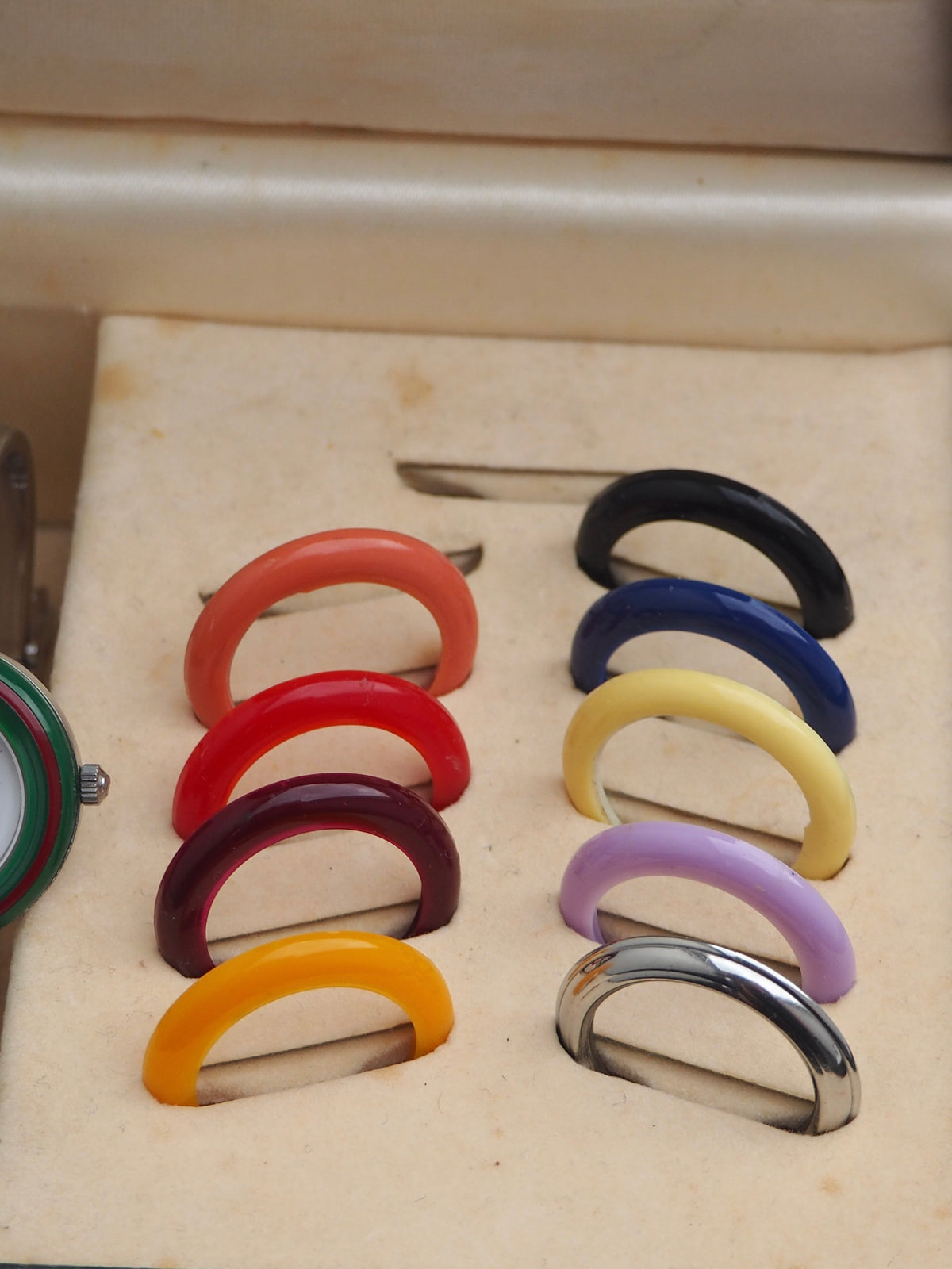 GUCCI INTERCHANGEABLE BEZEL WATCH