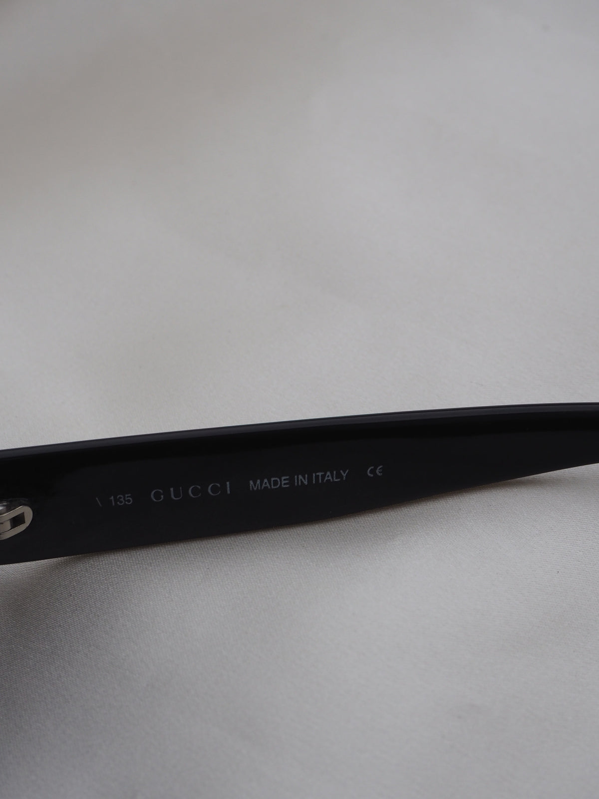 GUCCI OVAL SUNGLASSES