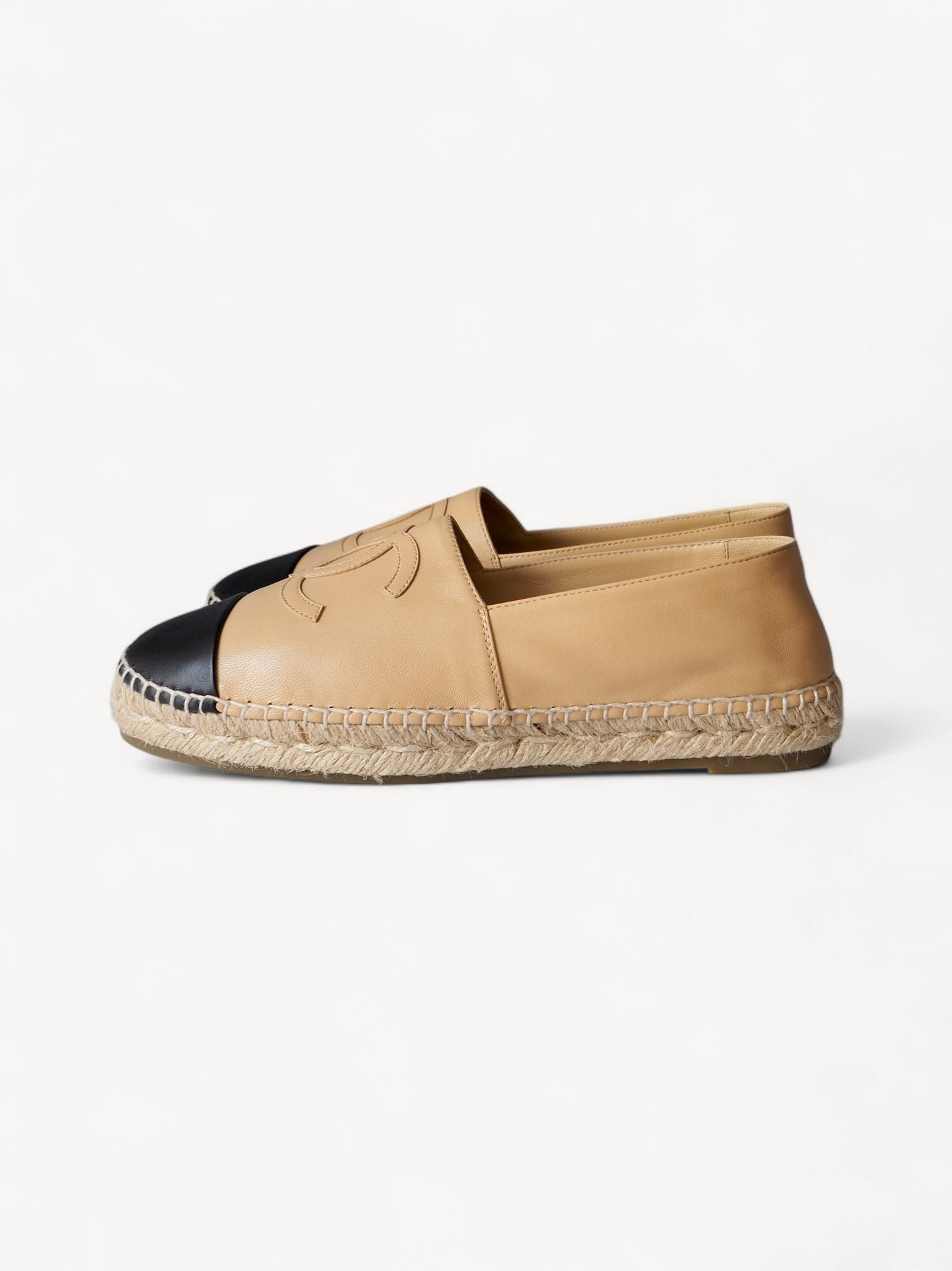 CHANEL BEIGE/BLACK LEATHER CC ESPADRILLES 40