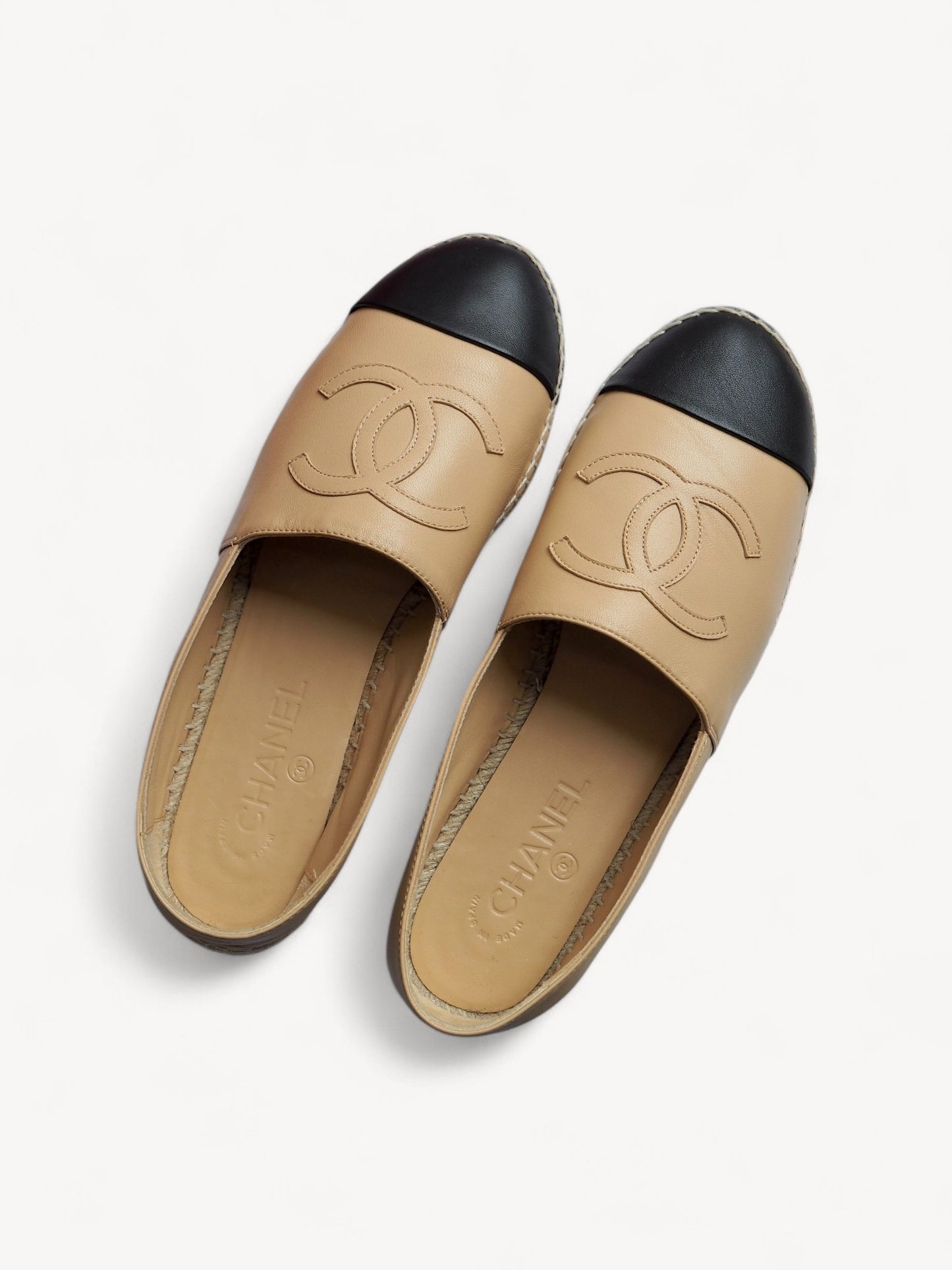 CHANEL BEIGE/BLACK LEATHER CC ESPADRILLES 40
