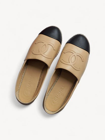 CHANEL BEIGE/BLACK LEATHER CC ESPADRILLES 40