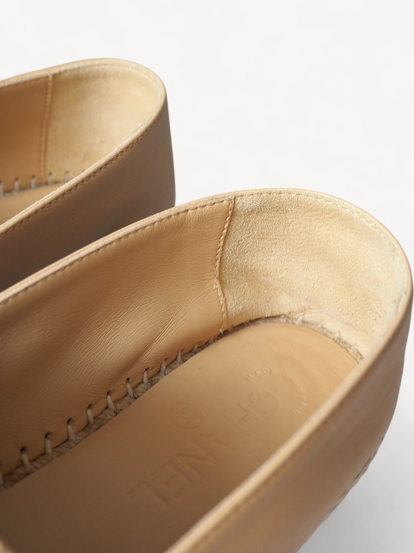 CHANEL BEIGE/BLACK LEATHER CC ESPADRILLES 40