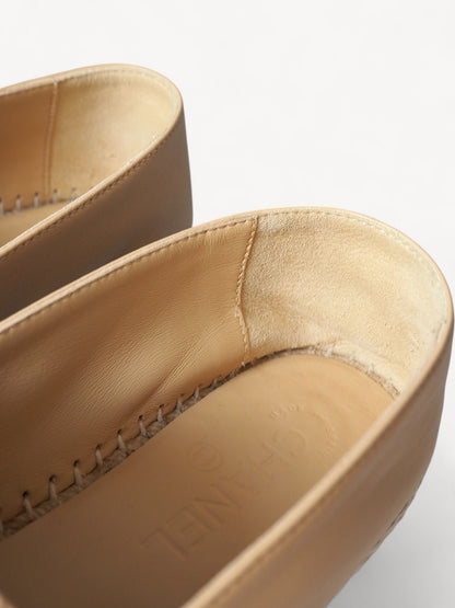 CHANEL BEIGE/BLACK LEATHER CC ESPADRILLES 40