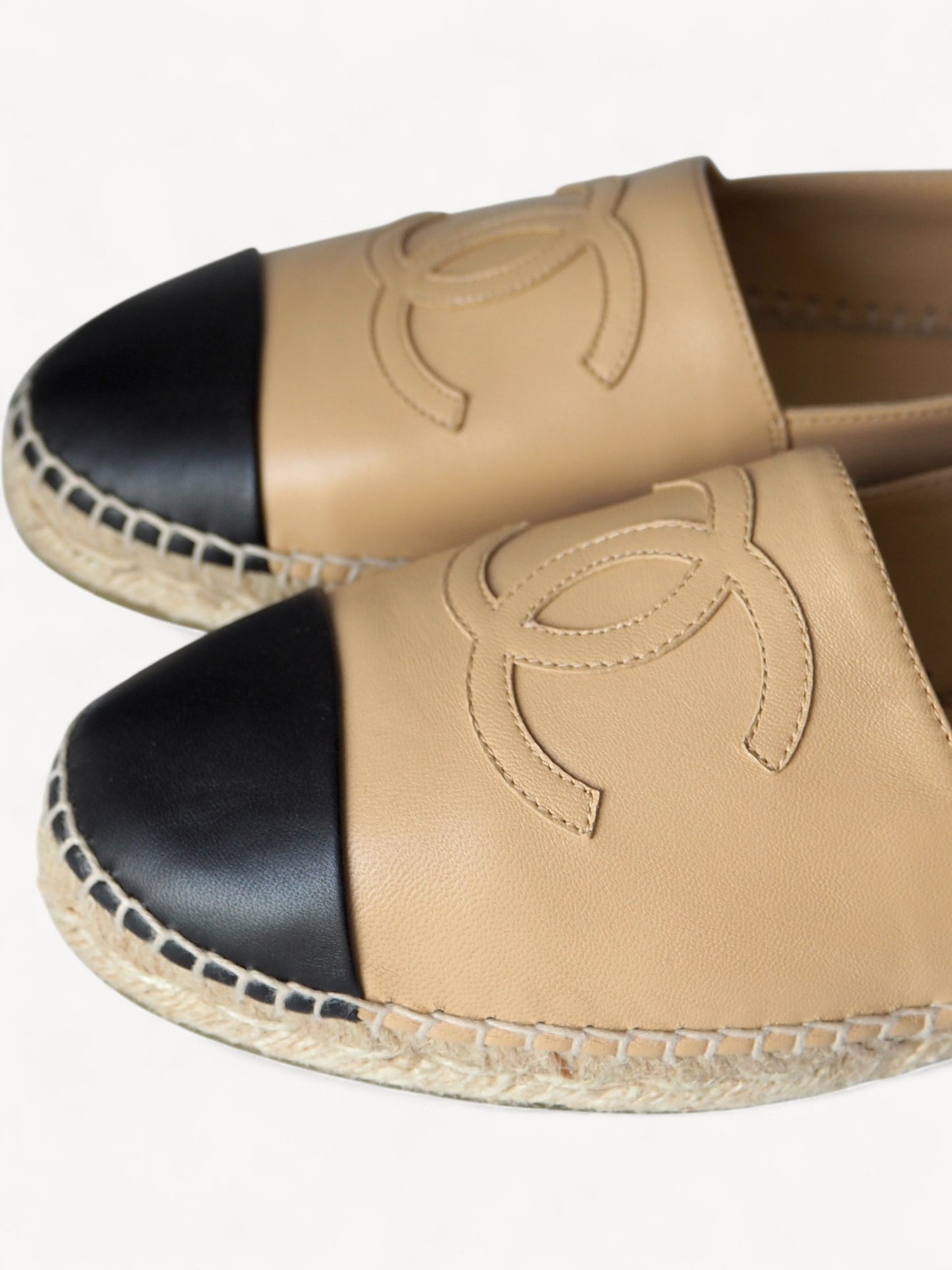 CHANEL BEIGE/BLACK LEATHER CC ESPADRILLES 40