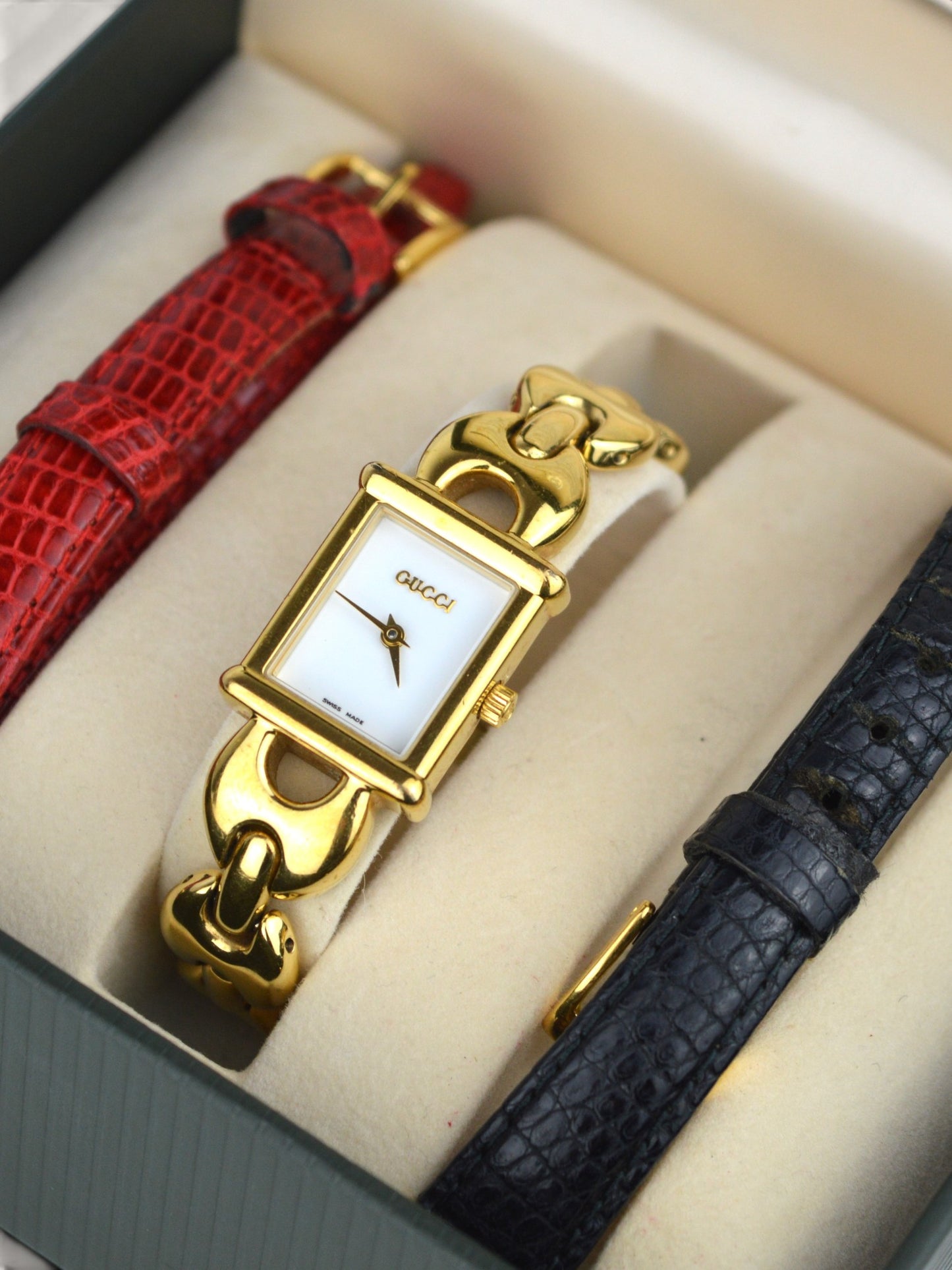 GUCCI 1800L INTERCHANGEABLE STRAP WATCH