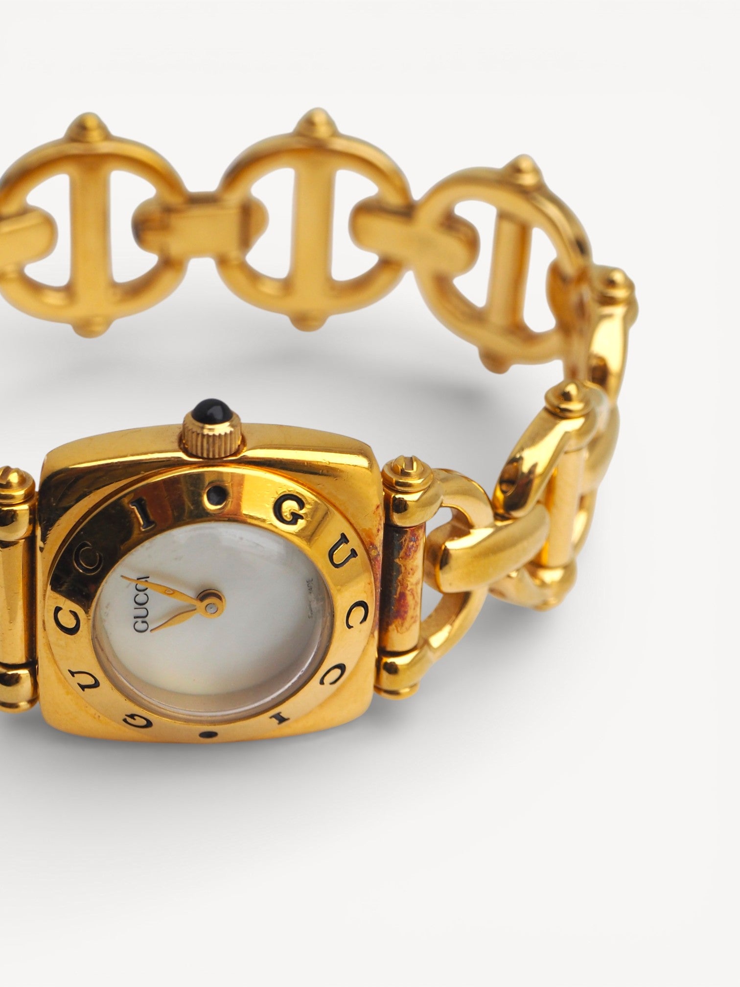 GUCCI 6400L レディース腕時計 Gucci 6400L Vintage Gold-Plated Watch – Mother of Pearl Dial