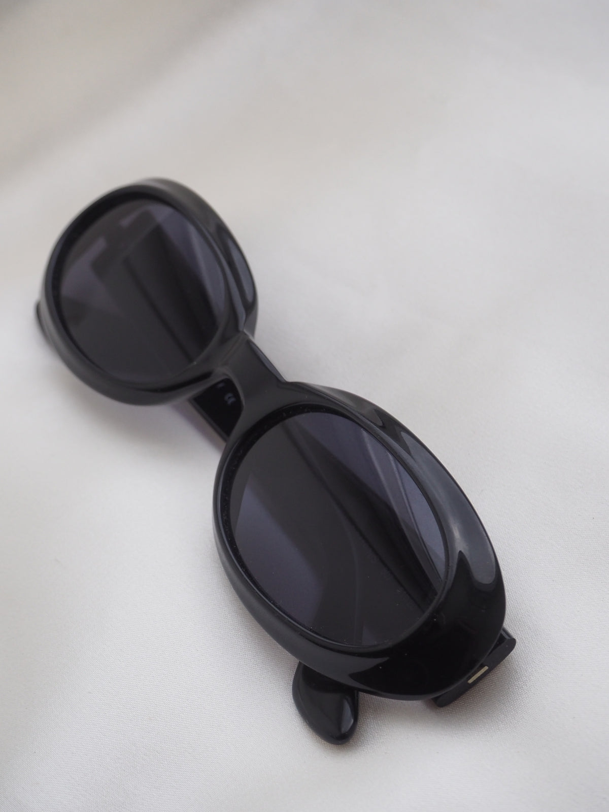 GUCCI OVAL SUNGLASSES